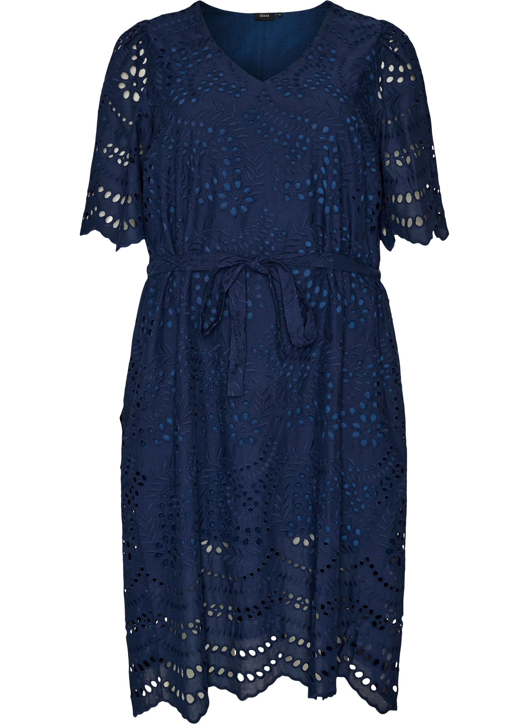 Hemdblusenkleid aus Broderie Anglaise mit Bindeg&uuml;rtel