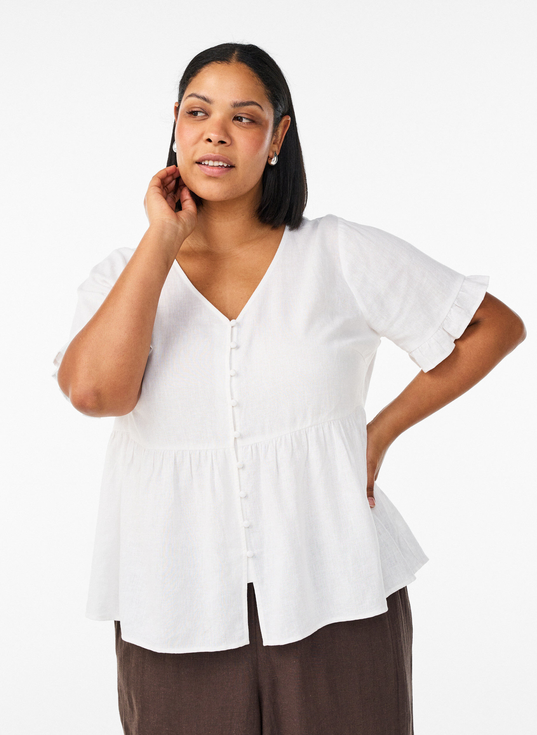 Bluse aus Leinen und Viskose mit V-Ausschnitt und Knopfverschluss, Wei&szlig;, Model