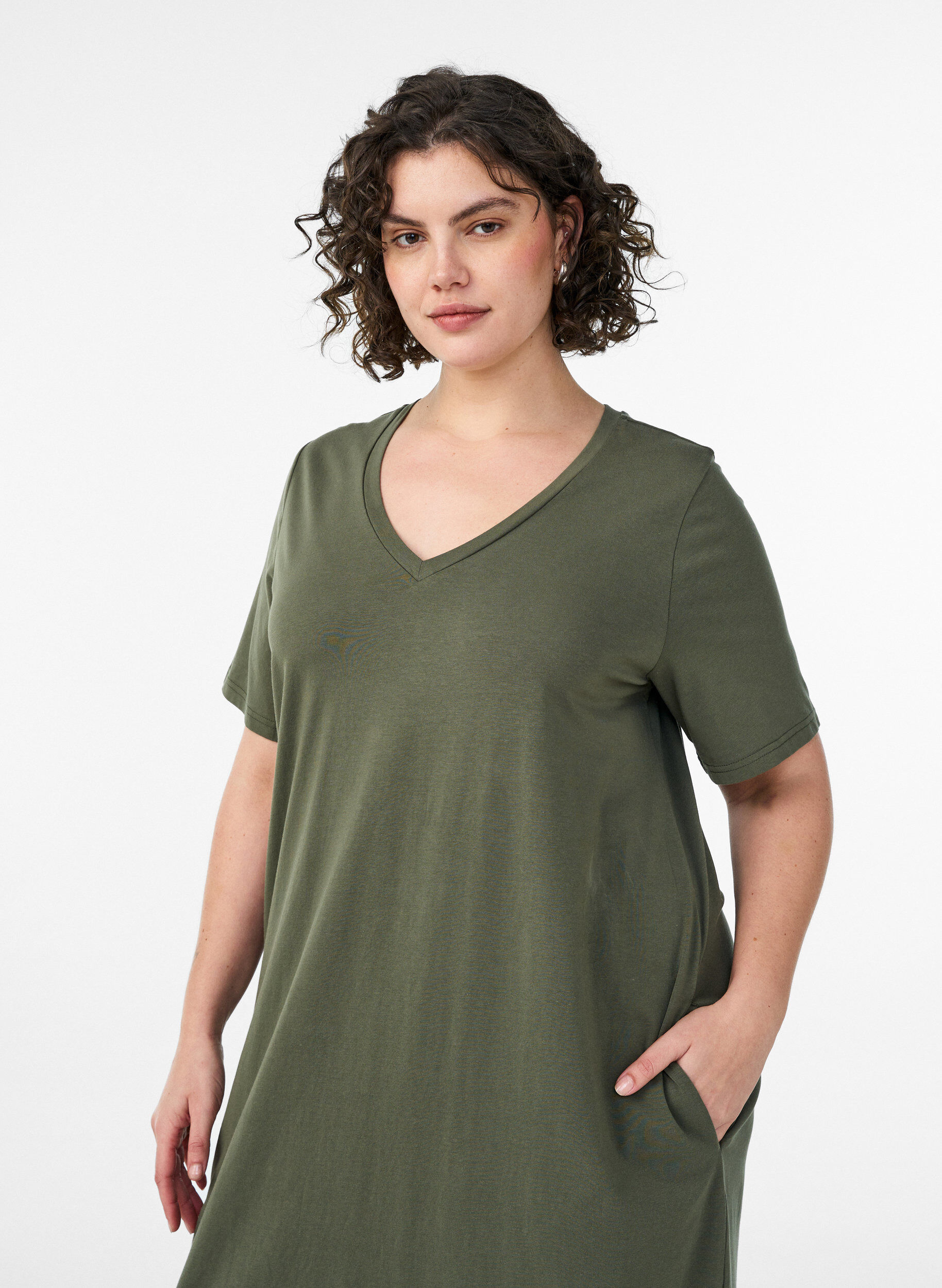 Zizzi Midi-T-Shirtkleid mit V-Ausschnitt., 2151, Model image number 2