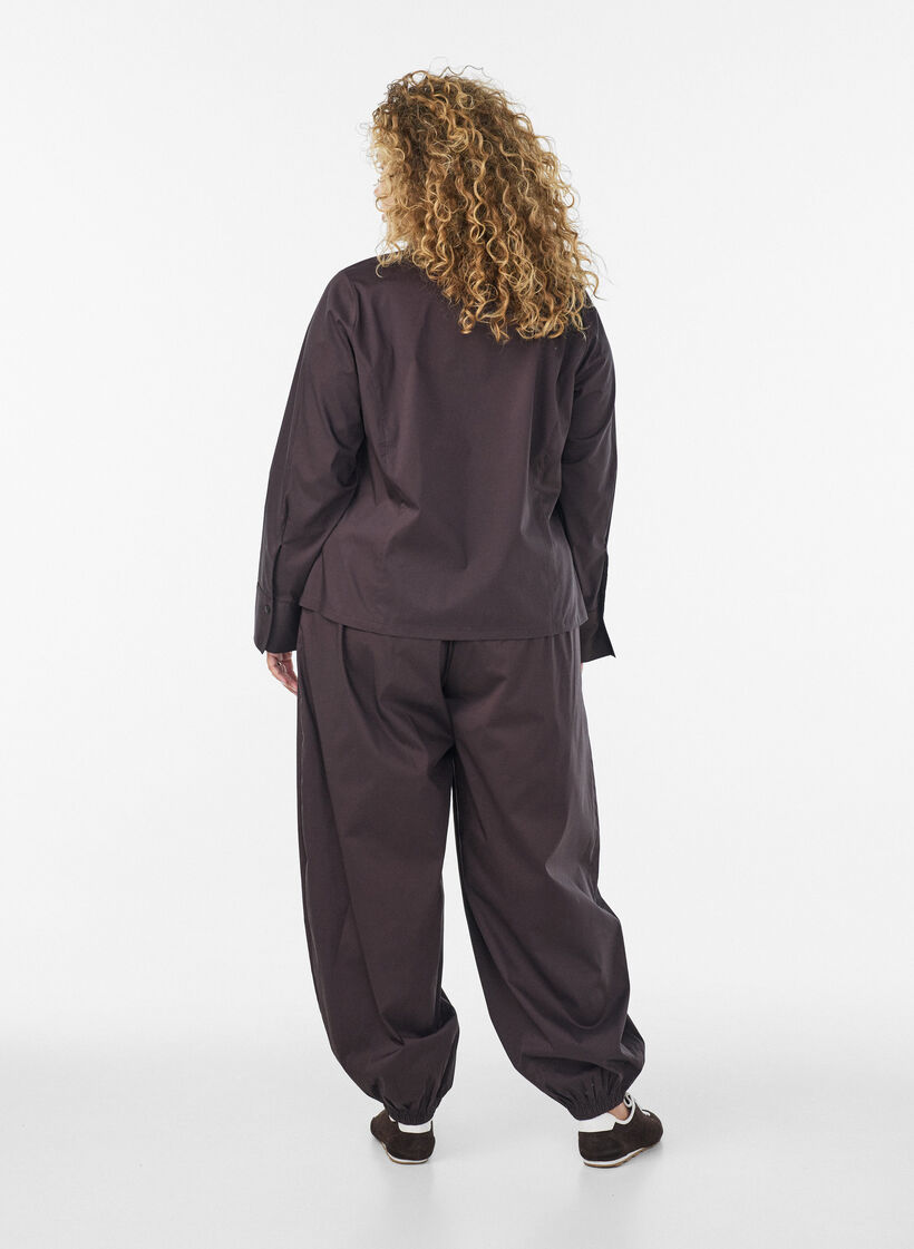Kurzes Shirt mit Zwei-Wege-Rei&szlig;verschluss, Braun, Model image number 2