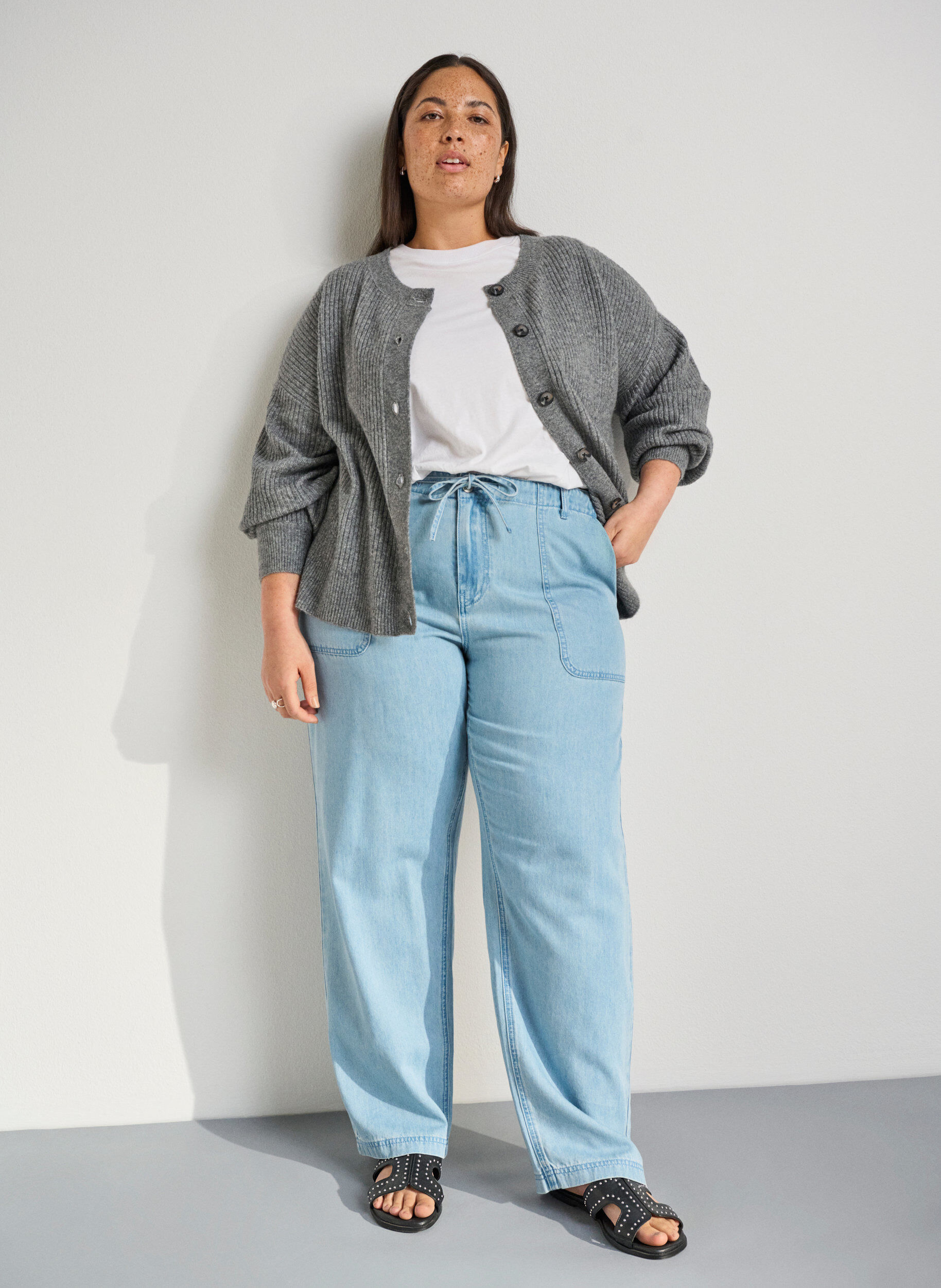 Zizzi Extra-Weite - Flache Sandalen mit Nieten, Schwarz, Image image number 0