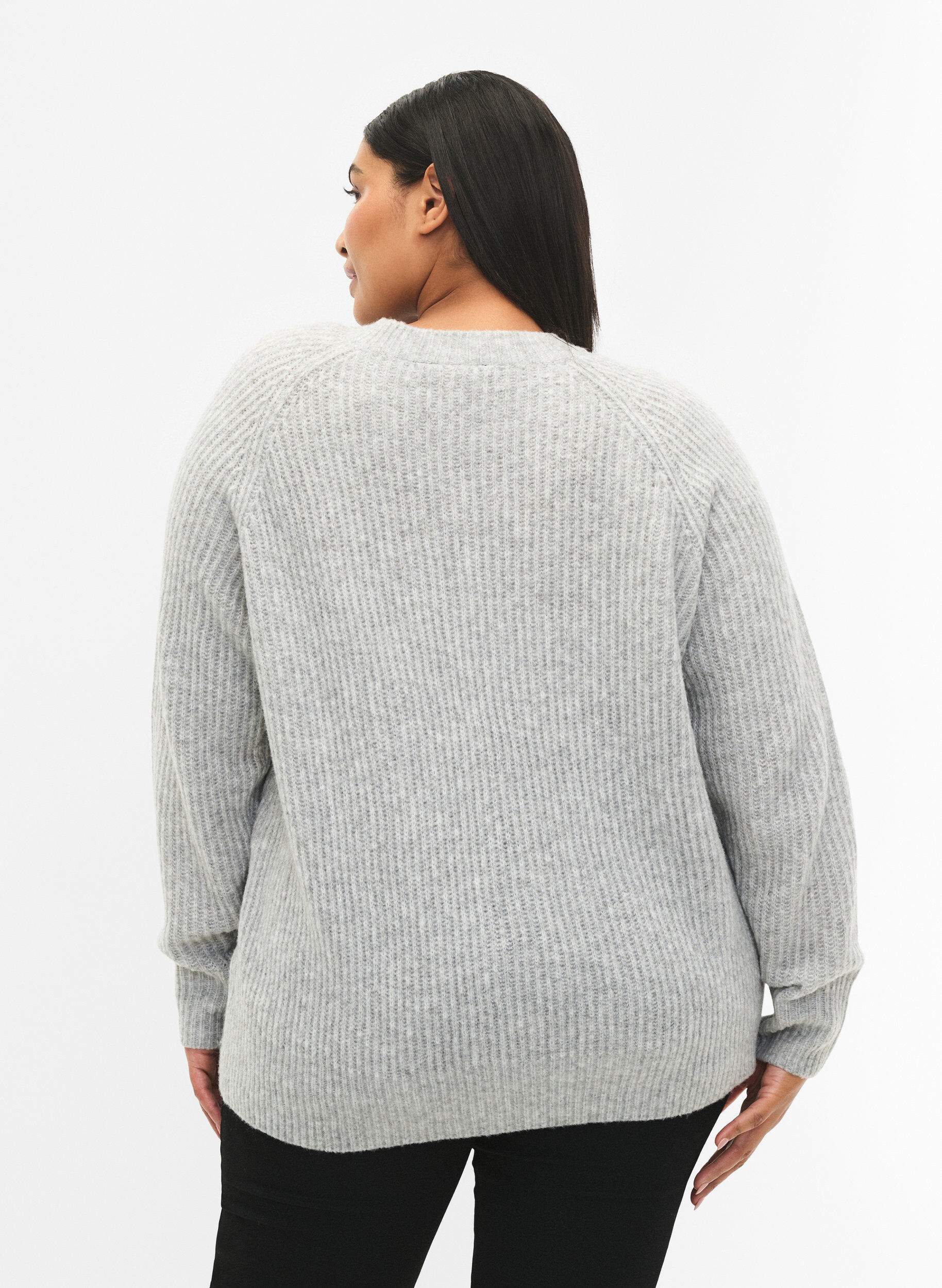 Zizzi Melange-Pullover mit perlenbesetzten Kn&ouml;pfen, Light Grey Melange, Model image number 1