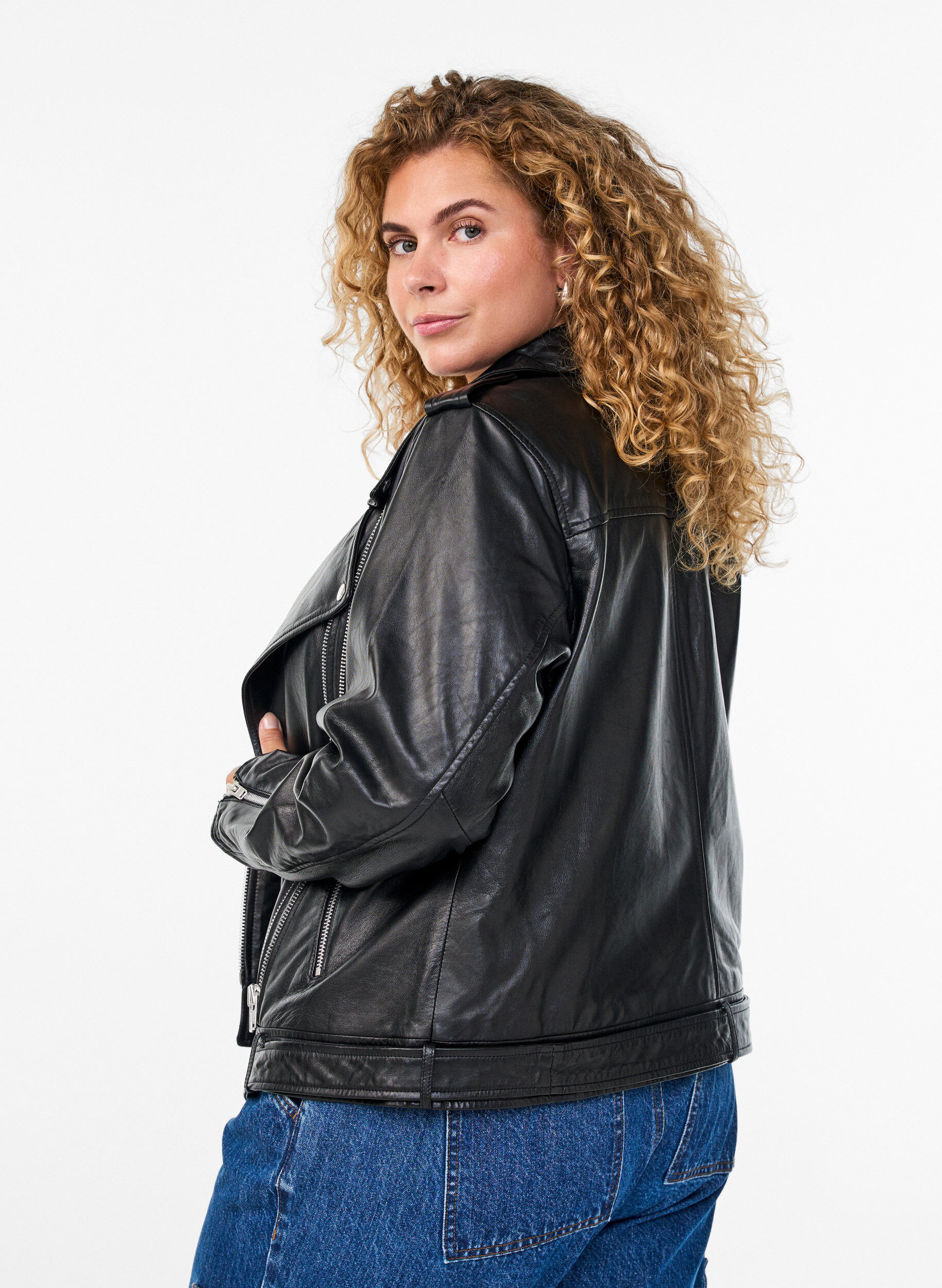 Zizzi Leder-Bikerjacke mit G&uuml;rtel, Schwarz, Model image number 2
