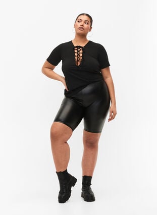 Glänzende, eng anliegende Shorts mit hoher Taille, Black, Model image number 3