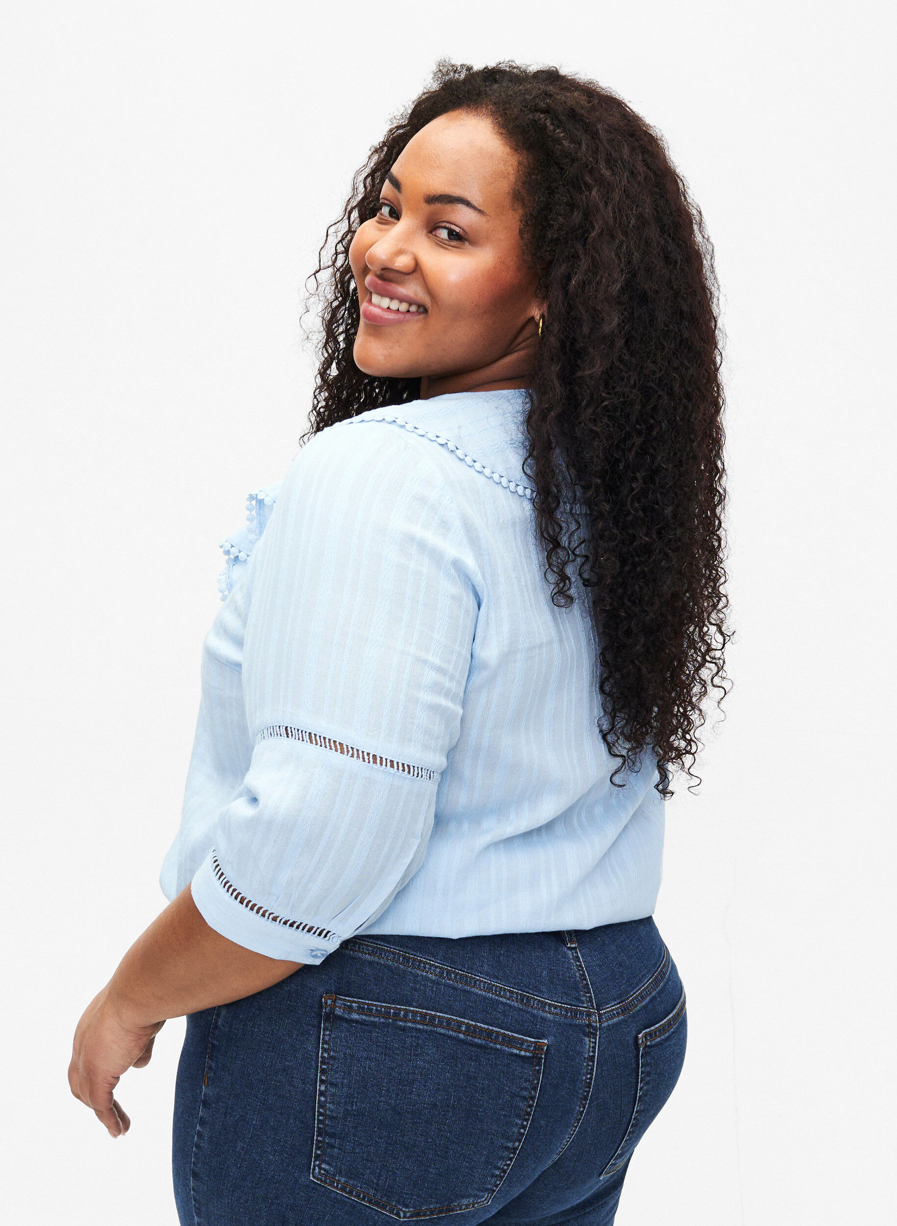 Zizzi Bluse mit 3/4-&Auml;rmeln und Spitze, Chambray Blue, Model image number 1