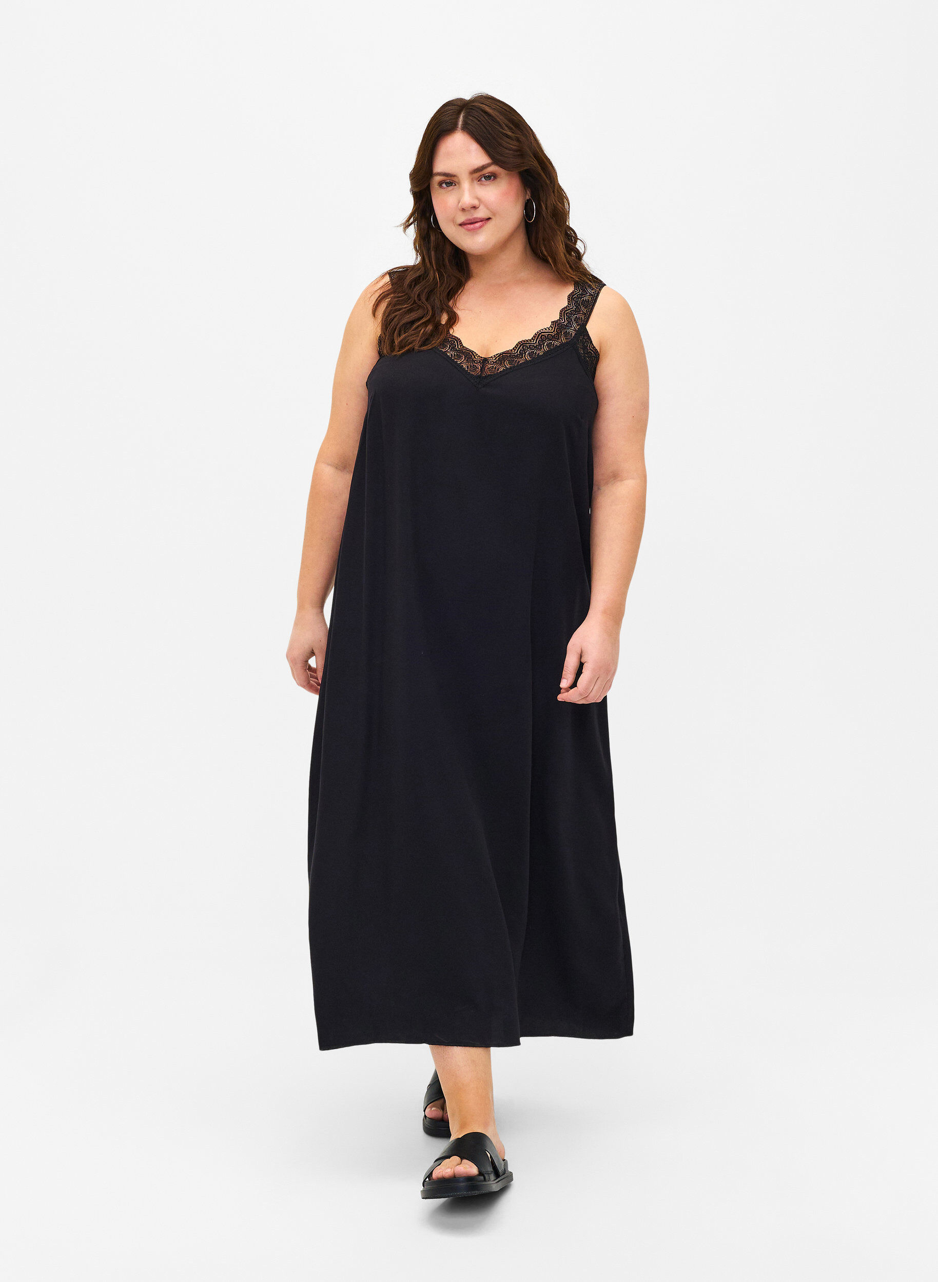 Zizzi Midi-Tr&auml;gerkleid aus Viskose mit Spitze, Black, Model image number 0