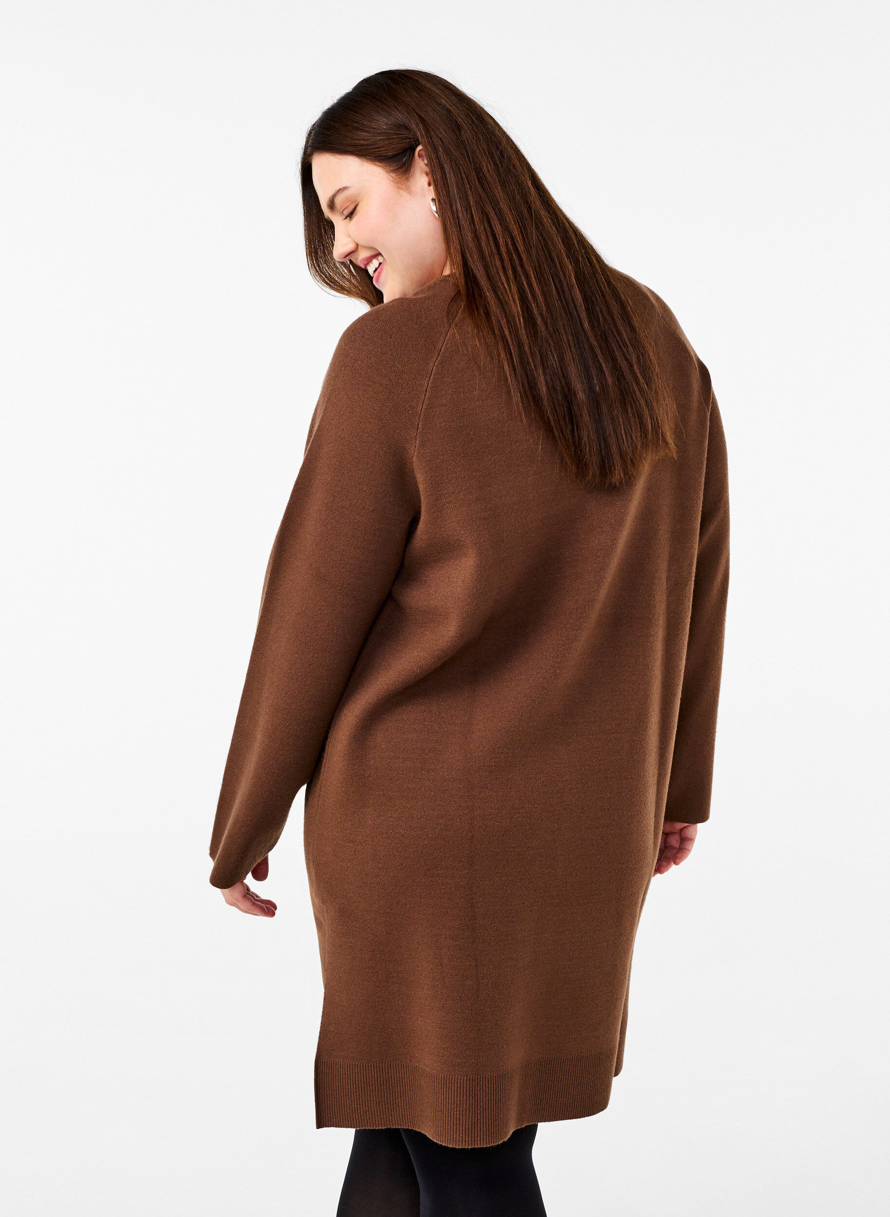 Zizzi Strickkleid mit Rundhalsausschnitt und Schlitz, Braun, Model image number 2