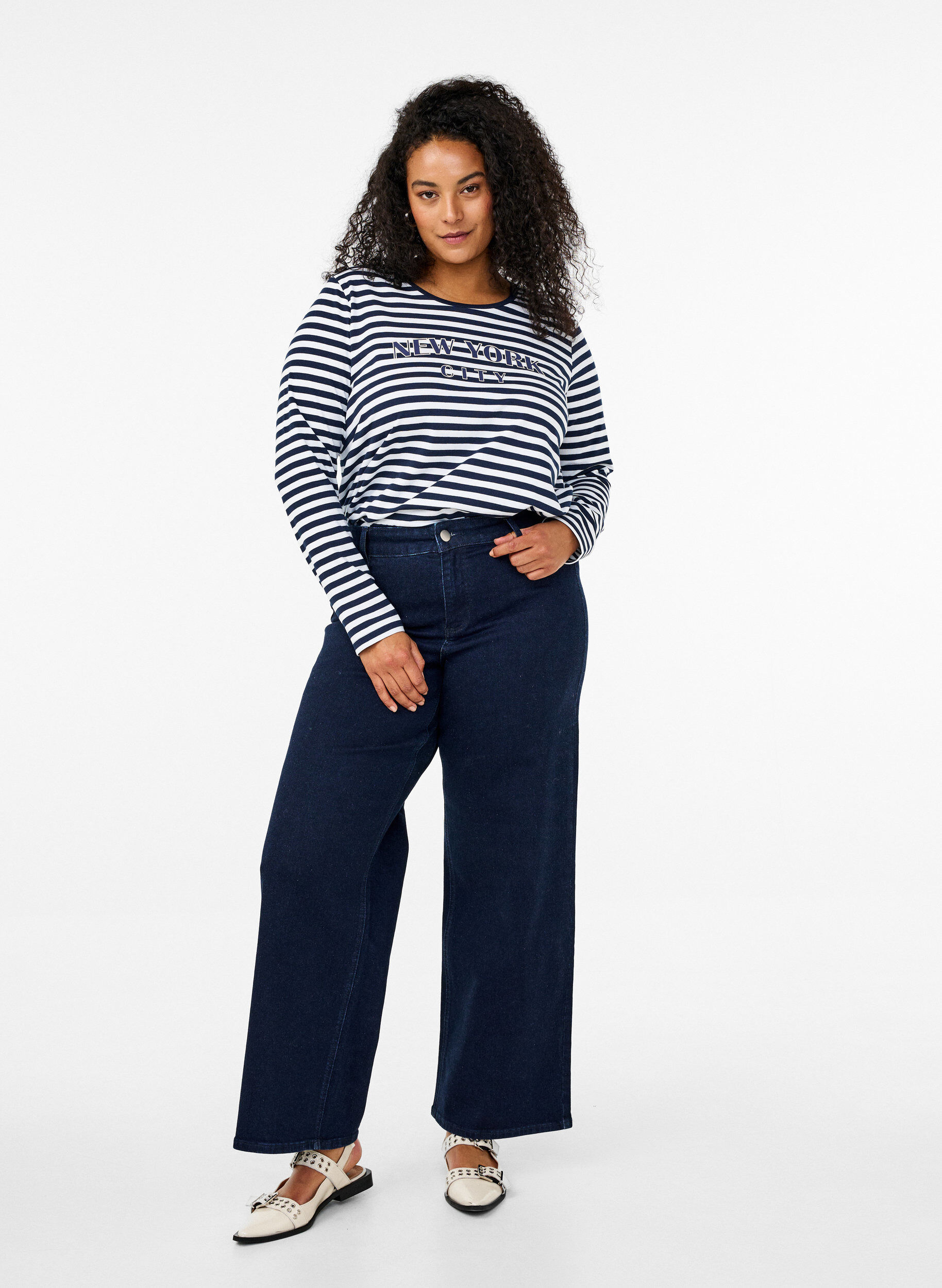 Zizzi Gestreifte Bluse mit Motiv, White w.Navy Stripe, Model image number 2