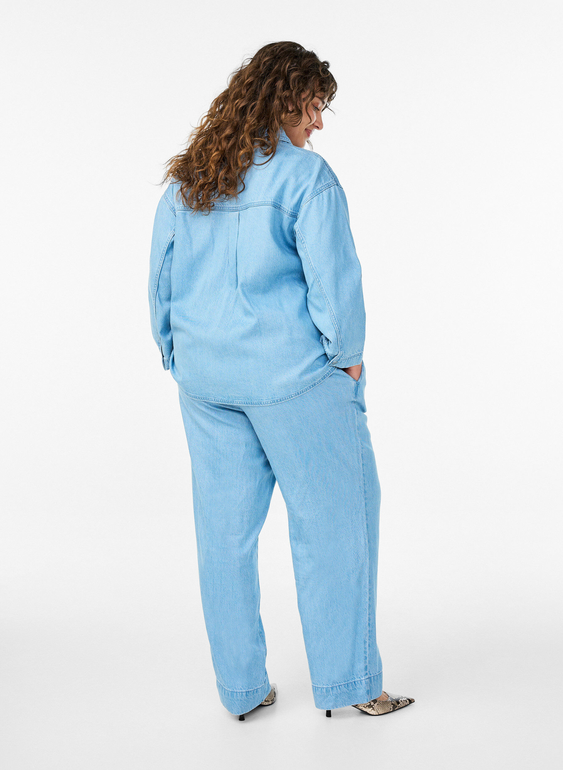 Zizzi Weite Jeans mit elastischem Bund, Blau, Model image number 1