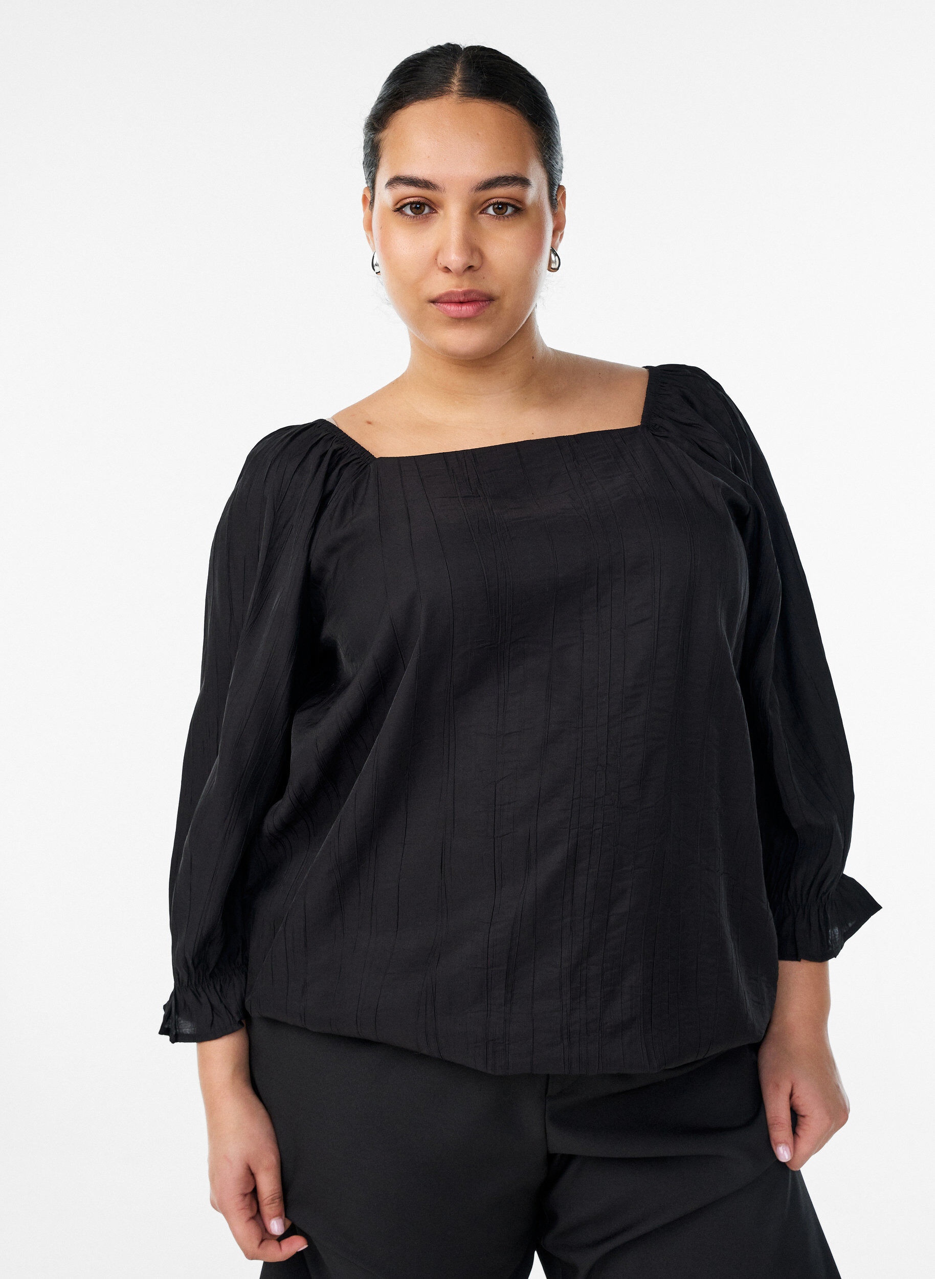 Zizzi Viskosebluse mit eckigem Ausschnitt und 3/4-&Auml;rmeln, Schwarz, Model image number 0