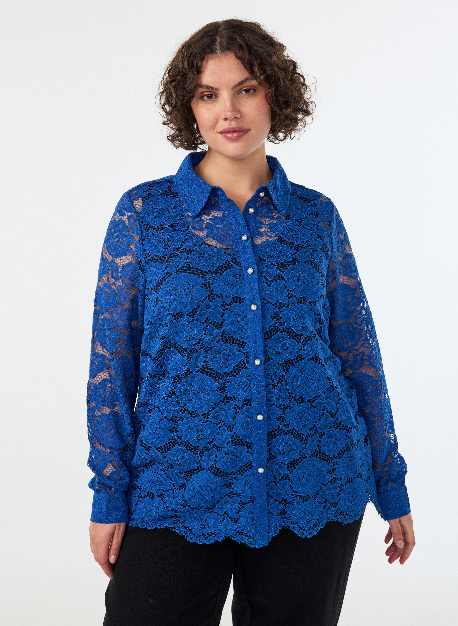 ZizziSpitzenbluse mit Perlenkn&ouml;pfen, Blau, Model image number 0