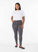 Amy Super Slim Fit Jeans mit hoher Taille, Grau, Model image number 0