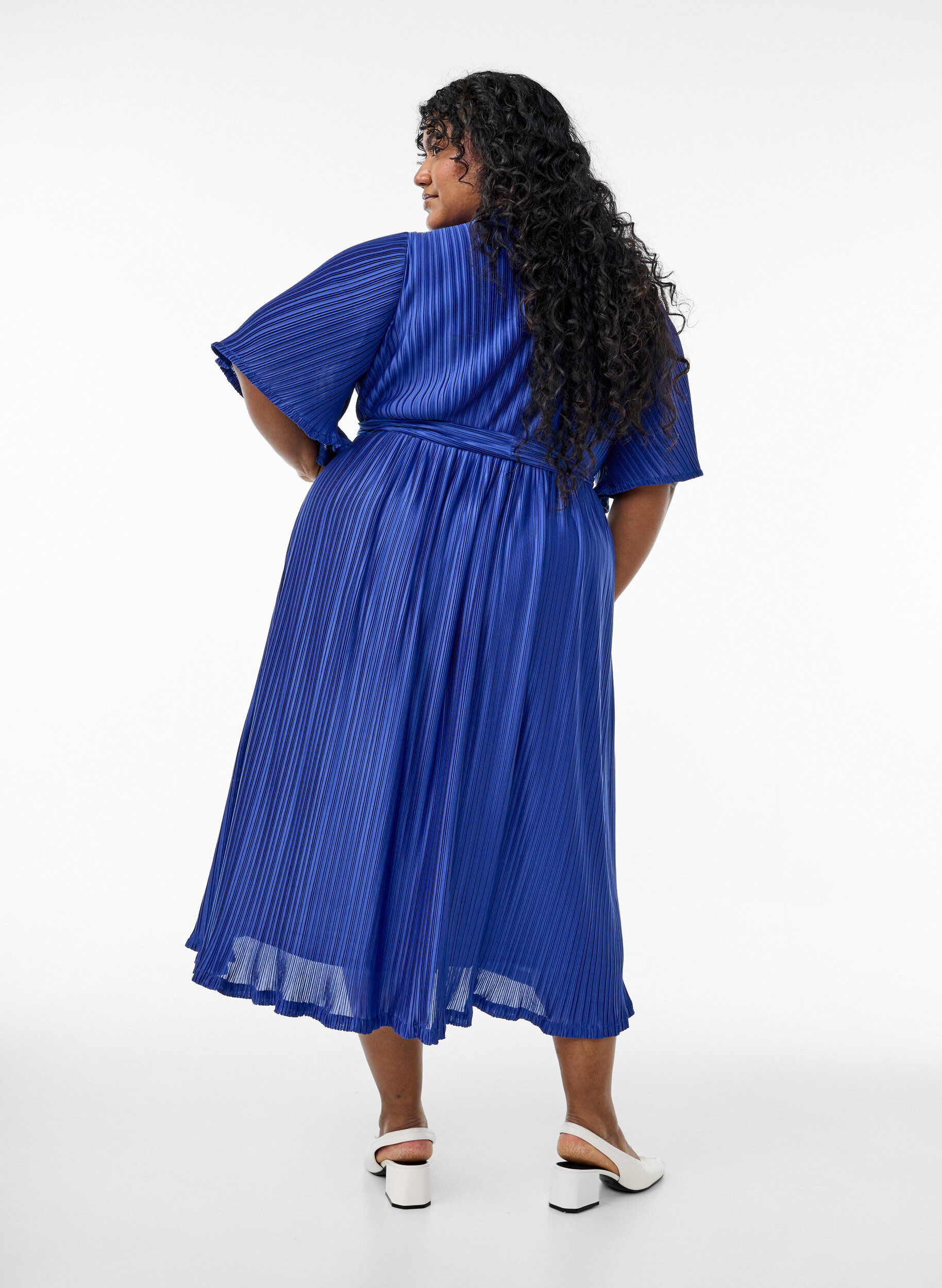Zizzi Midikleid mit Plisseefalten und Fledermaus&auml;rmeln, Blau, Model image number 1