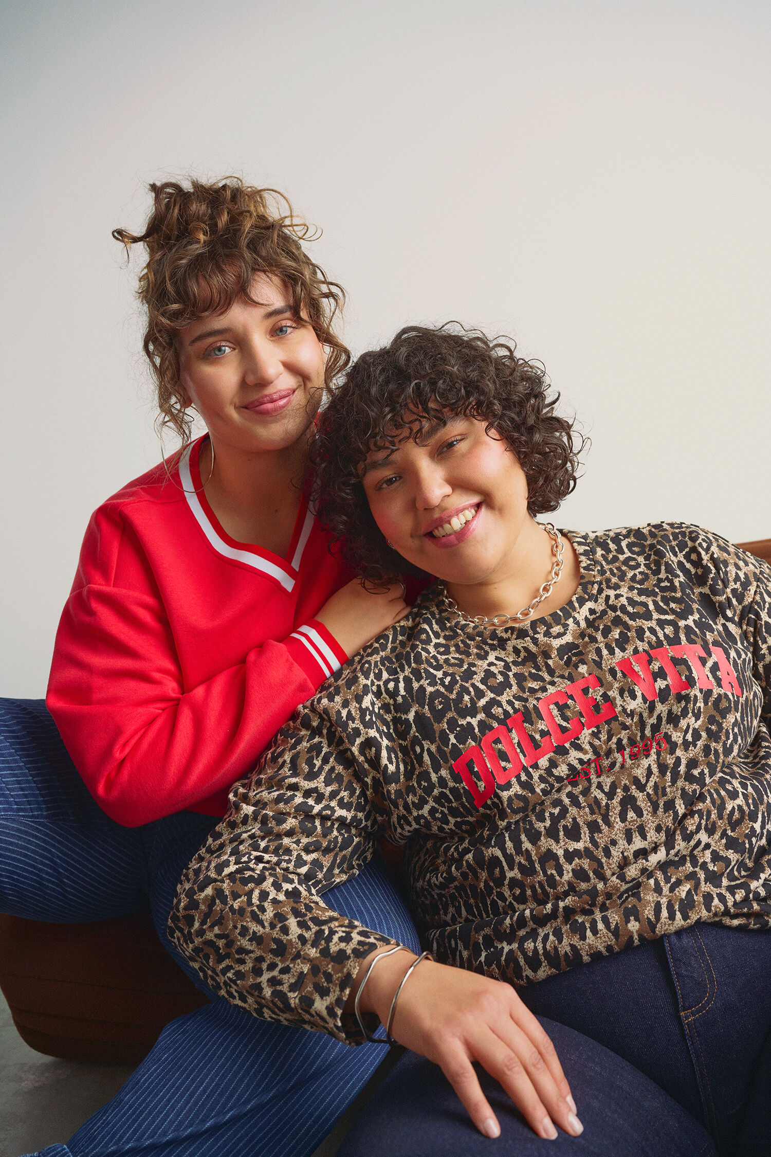 Leopard und rote Farben, , Model