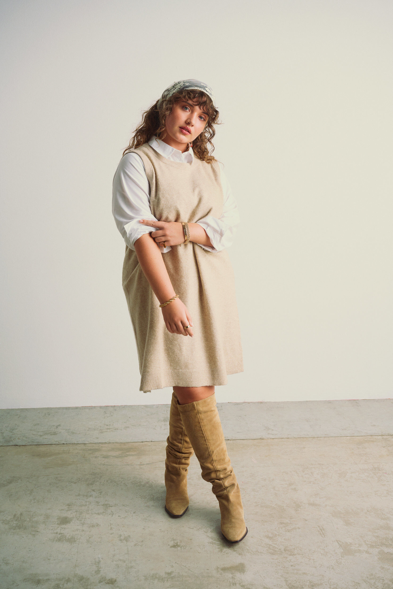 Zizzi Kurzes &auml;rmelloses Strickkleid, Beige, Image image number 0