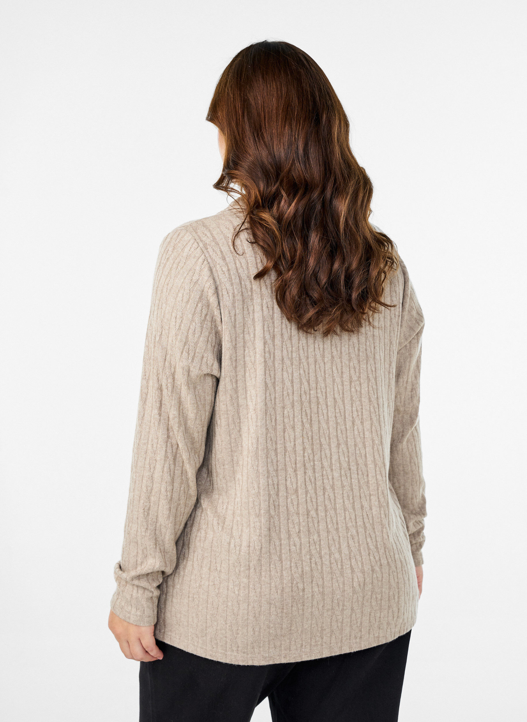 Zizzi Strickbluse mit Kragen und Zopfmuster, Beige, Model image number 2