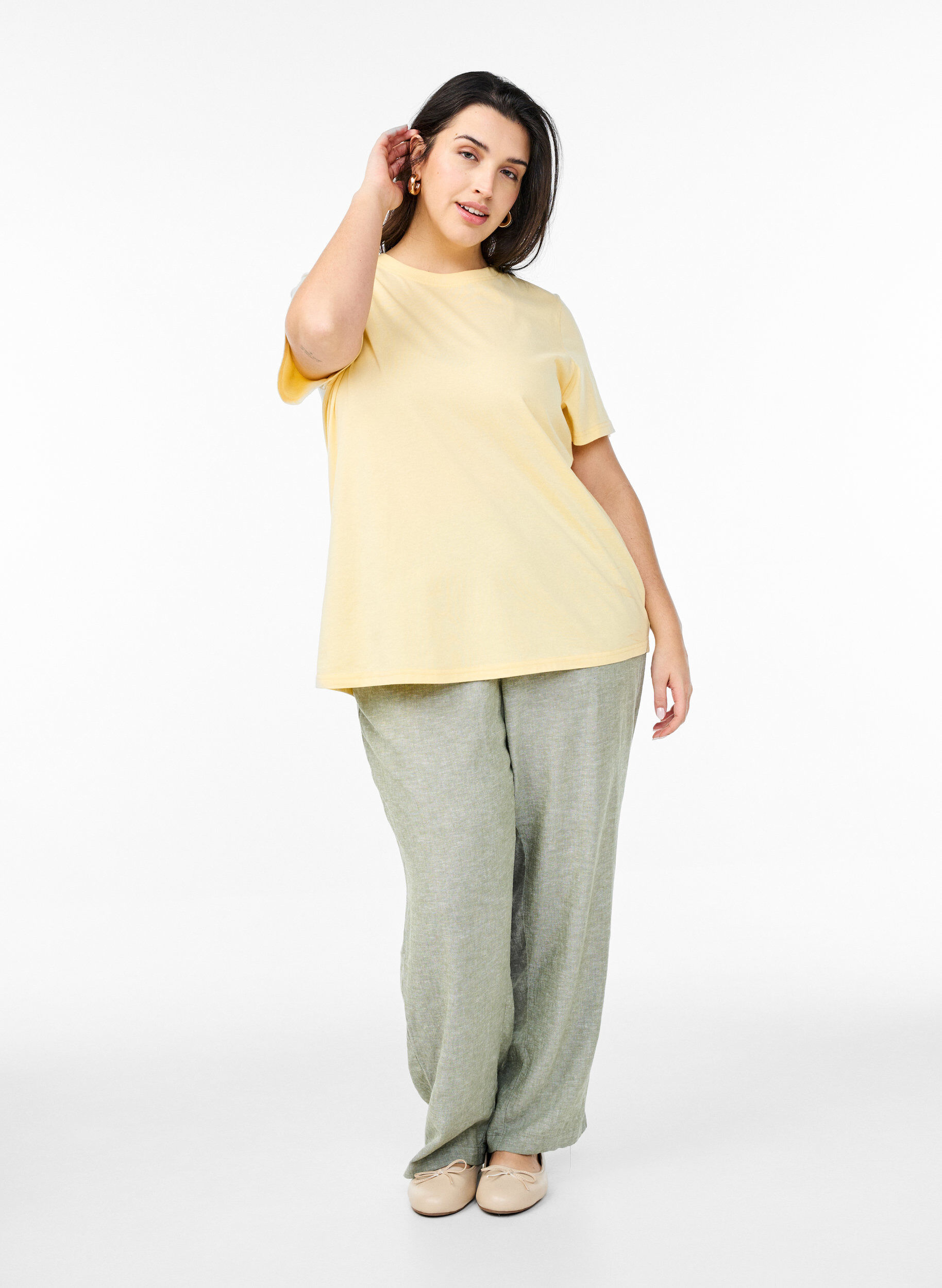 ZizziBasic-T-Shirt aus Baumwolle mit Rundhalsausschnitt, Gelb, Model image number 1