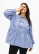 Gestreifte Baumwollbluse mit Bindedetail, Baja Blue Stripe, Model image number 0