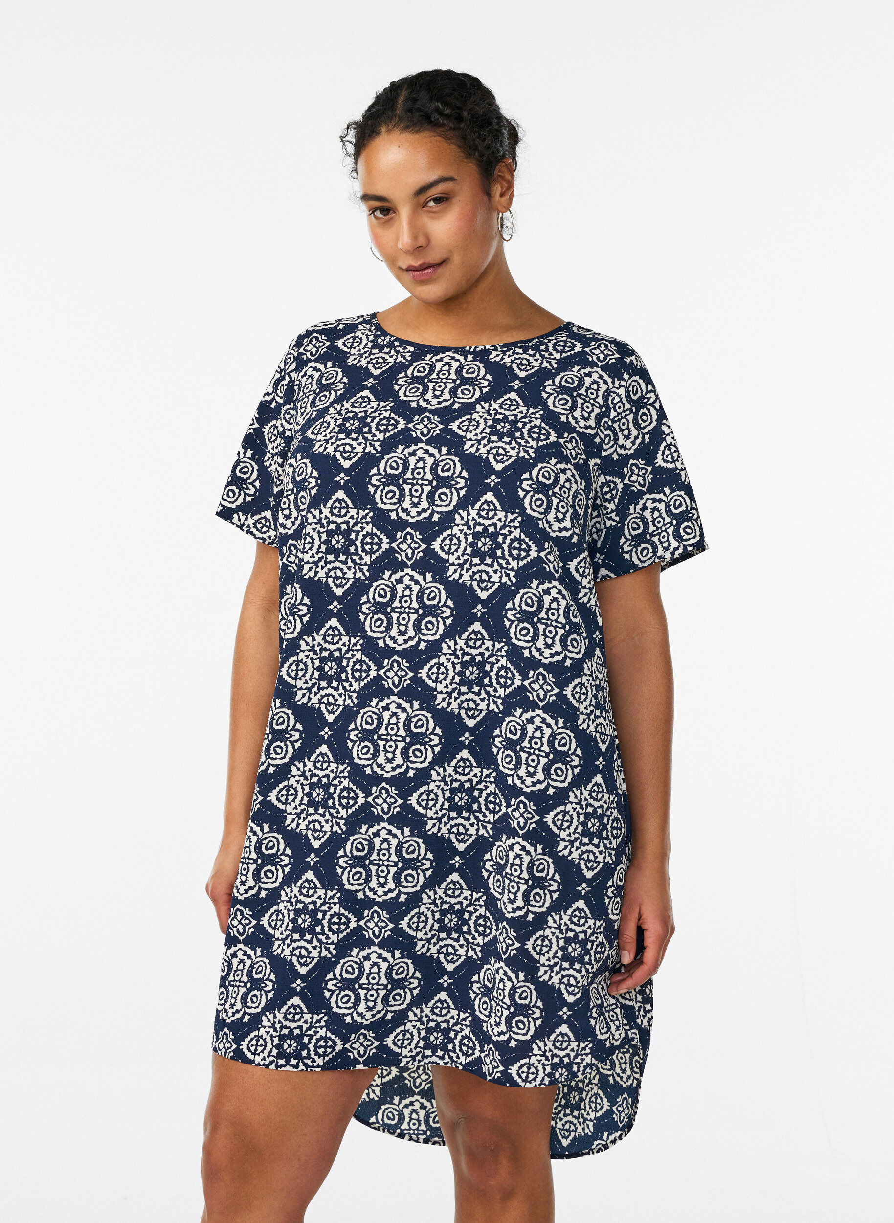 Zizzi Kleid mit Aufdruck und kurzen &Auml;rmeln, Blau, Model image number 0