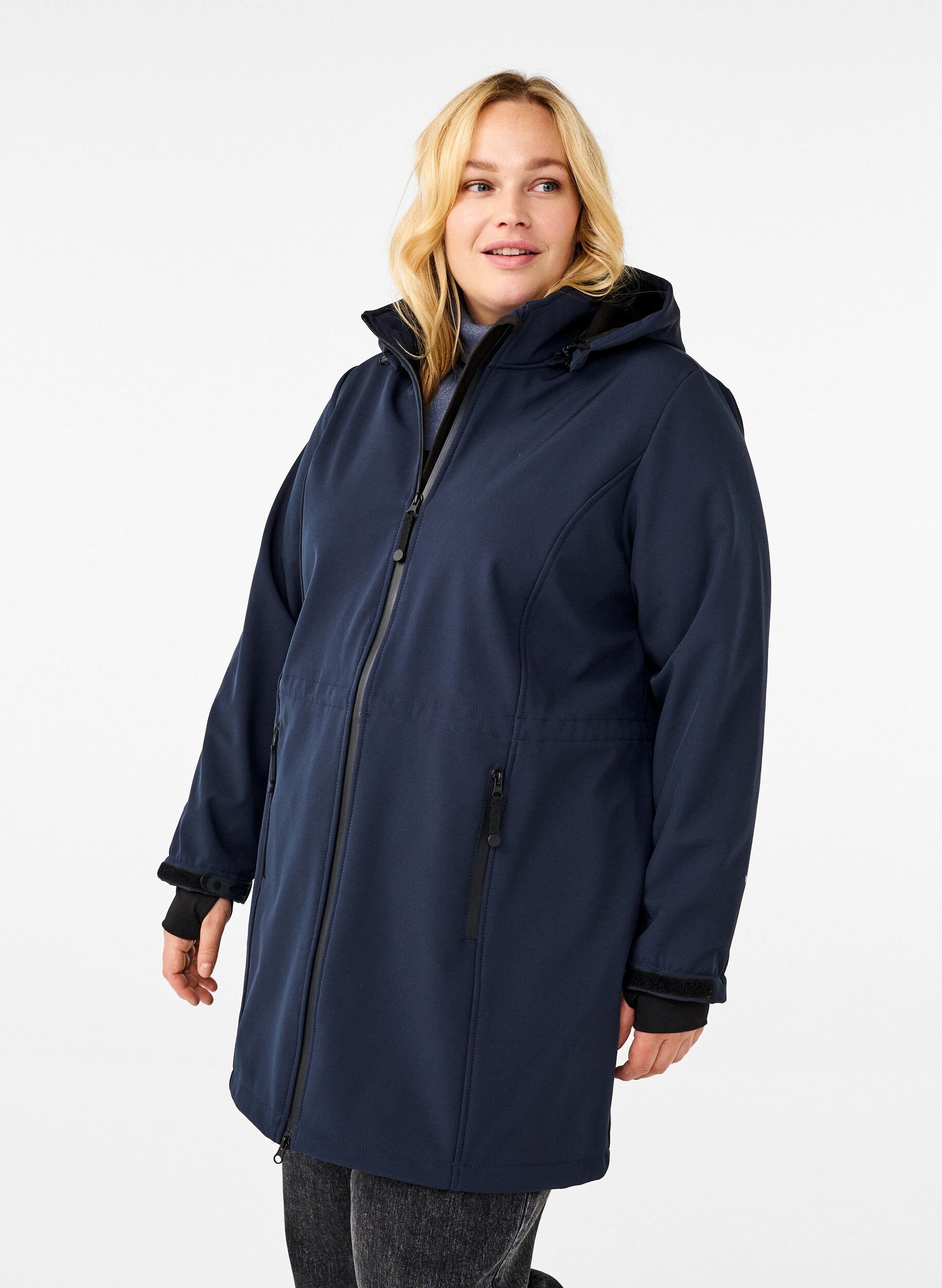 Softshell-Jacke mit abnehmbarer Kapuze, Blau, Model