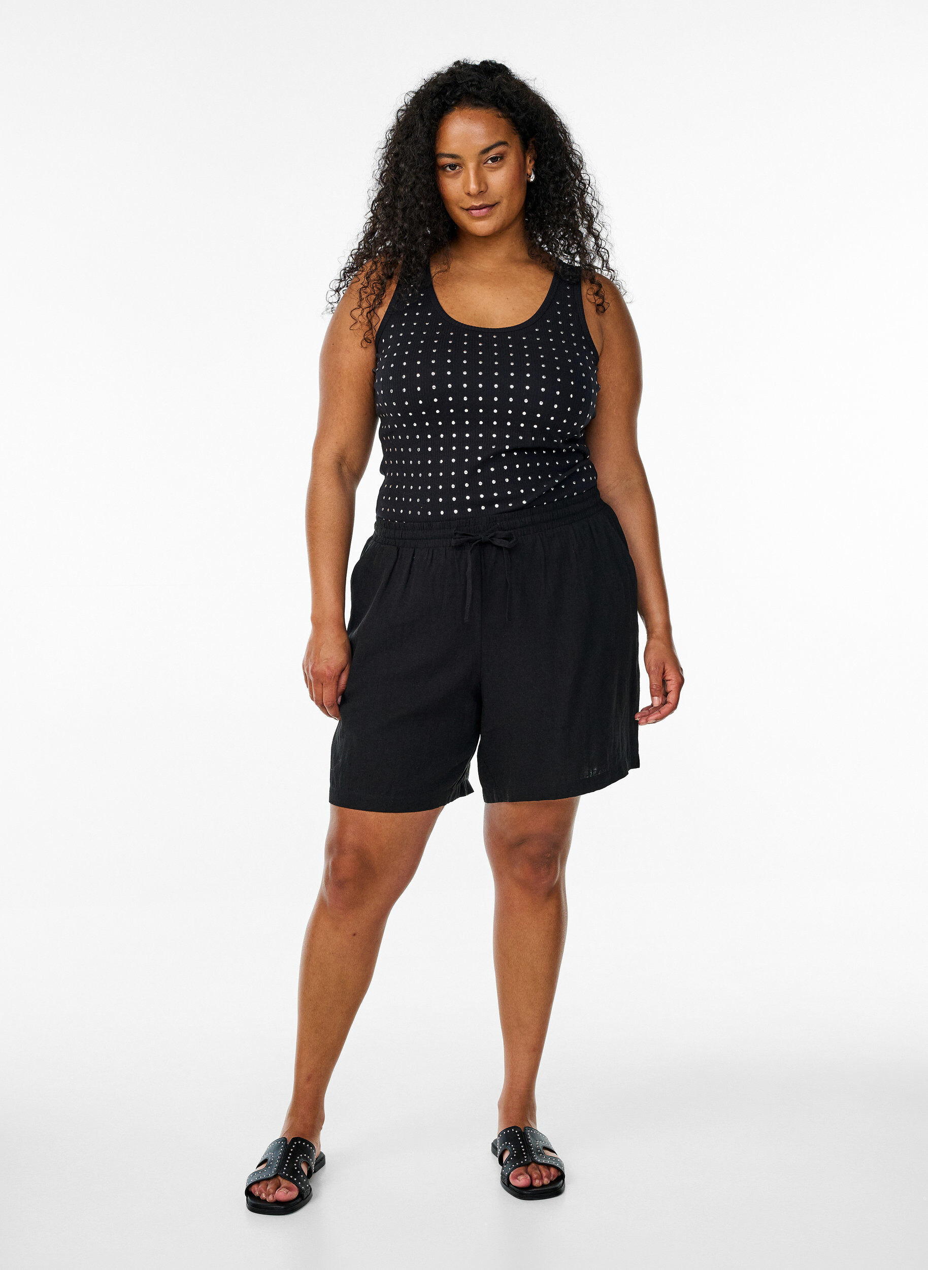 Zizzi Lockere Shorts aus Leinen und Viskose, Schwarz, Model image number 1