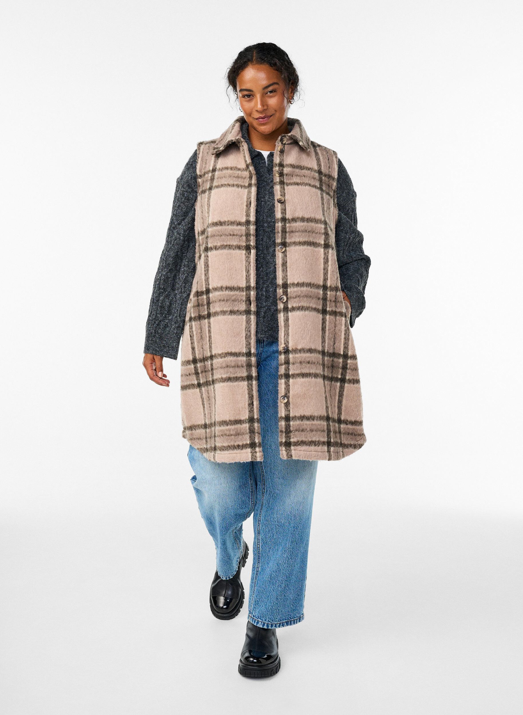 Zizzi Lange karierte Weste aus geb&uuml;rsteter Qualit&auml;t, Beige, Model image number 1