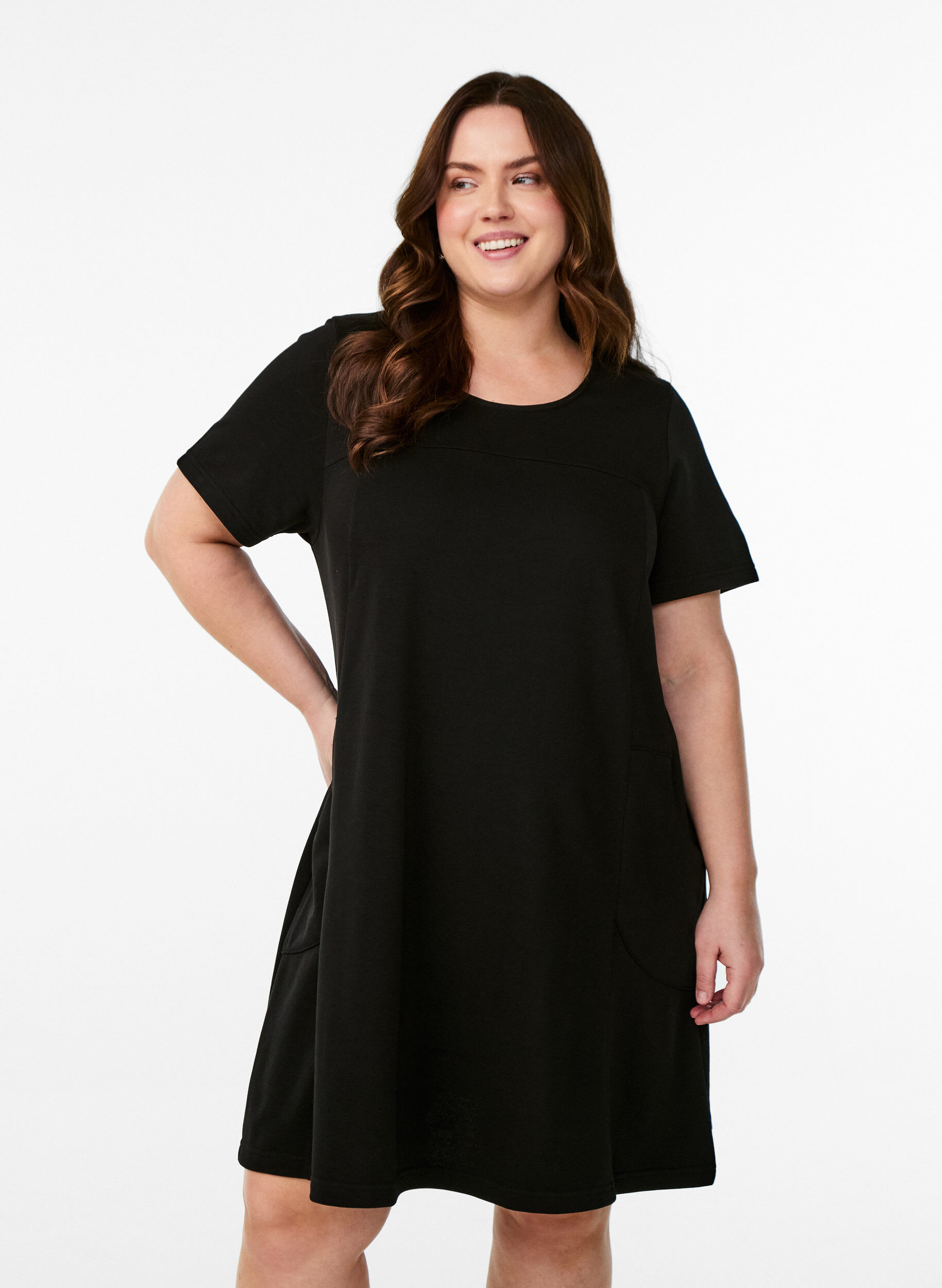 Zizzi Jerseykleid mit kurzen &Auml;rmeln und Taschen, Schwarz, Model image number 0