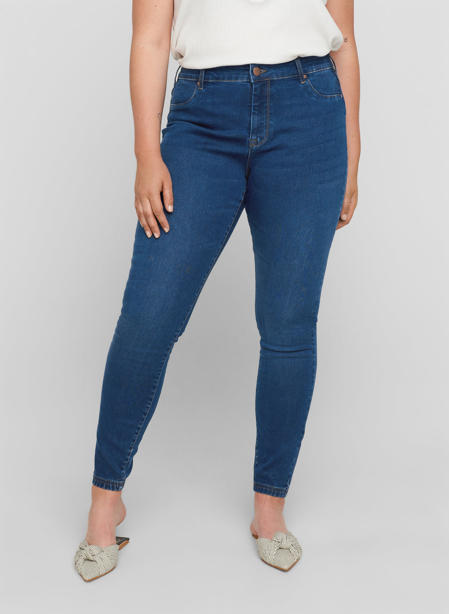 Zizzi Jeggings aus Baumwollmischung, Blue denim, Model image number 2