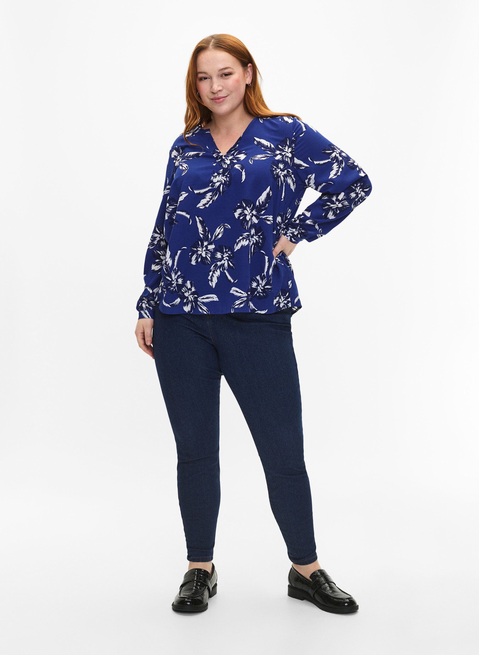 Zizzi FLASH &ndash; Lang&auml;rmlige Bluse mit Druck, Navy Blazer Flower, Model image number 2