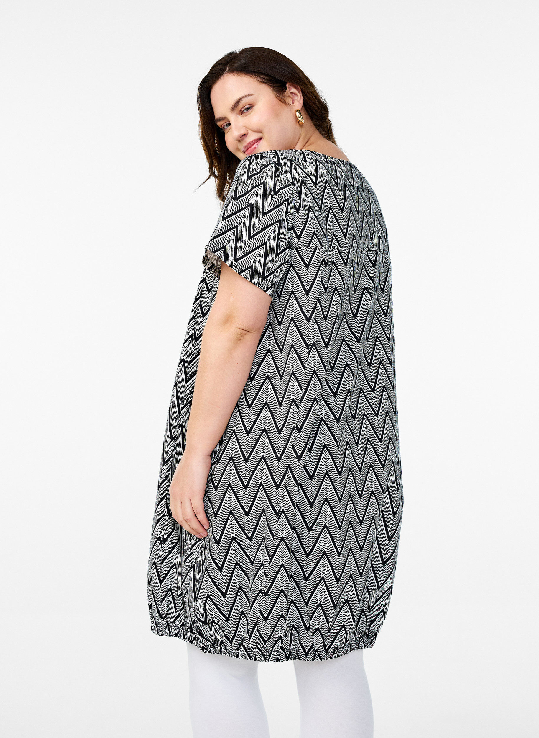 Zizzi Kurz&auml;rmliges Baumwollkleid mit Aufdruck, Schwarz, Model image number 2