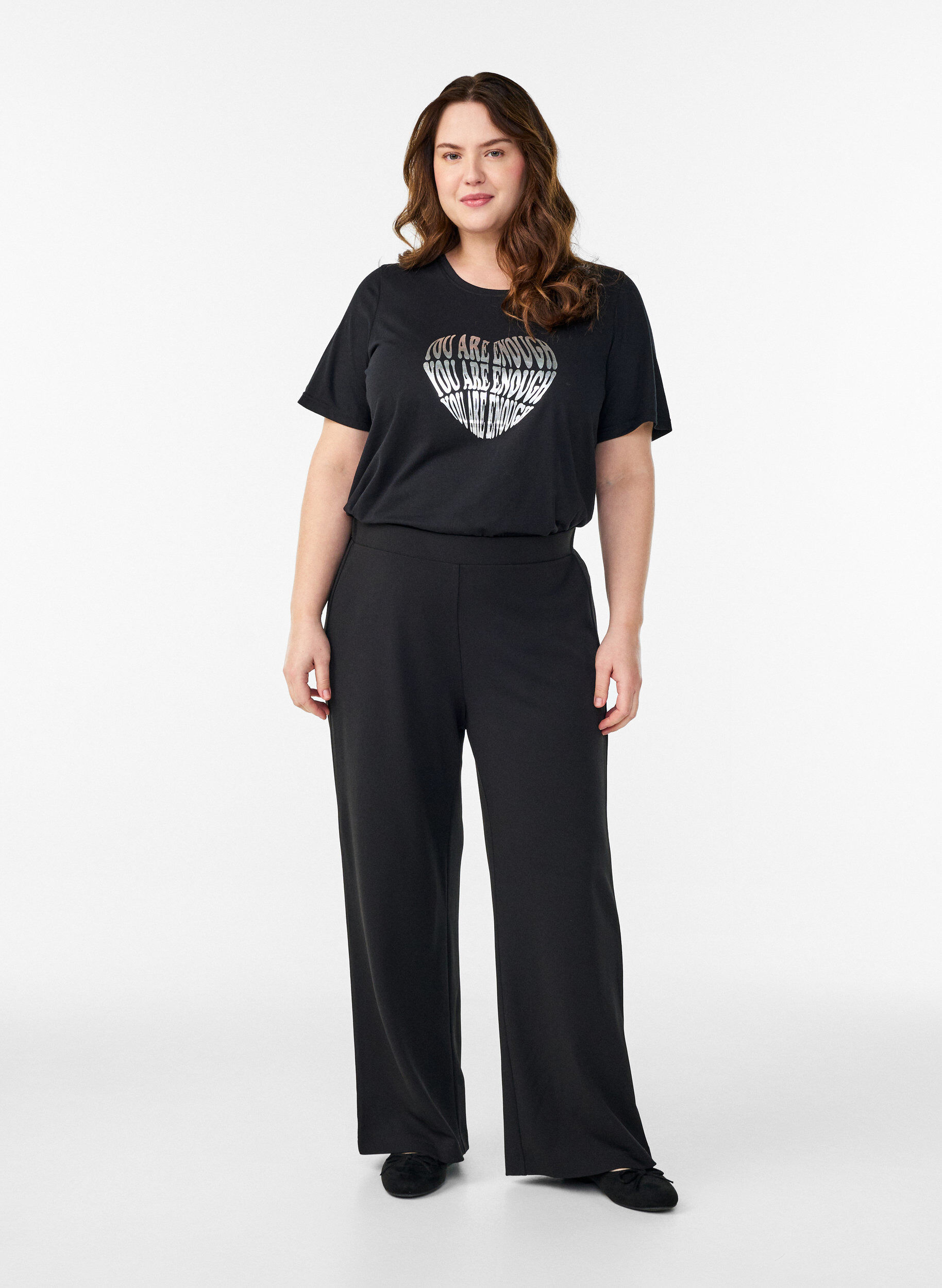 Stoffhose mit weiter Passform, Schwarz, Model