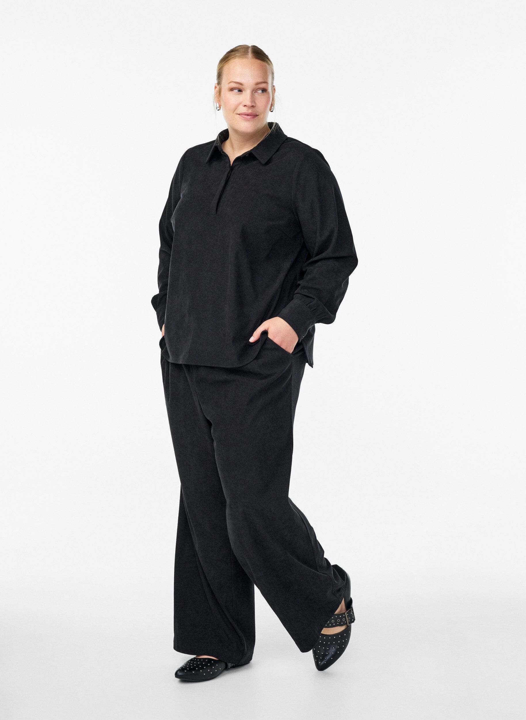 Zizzi Samthose aus Samt mit weitem Bein, Schwarz, Model image number 0