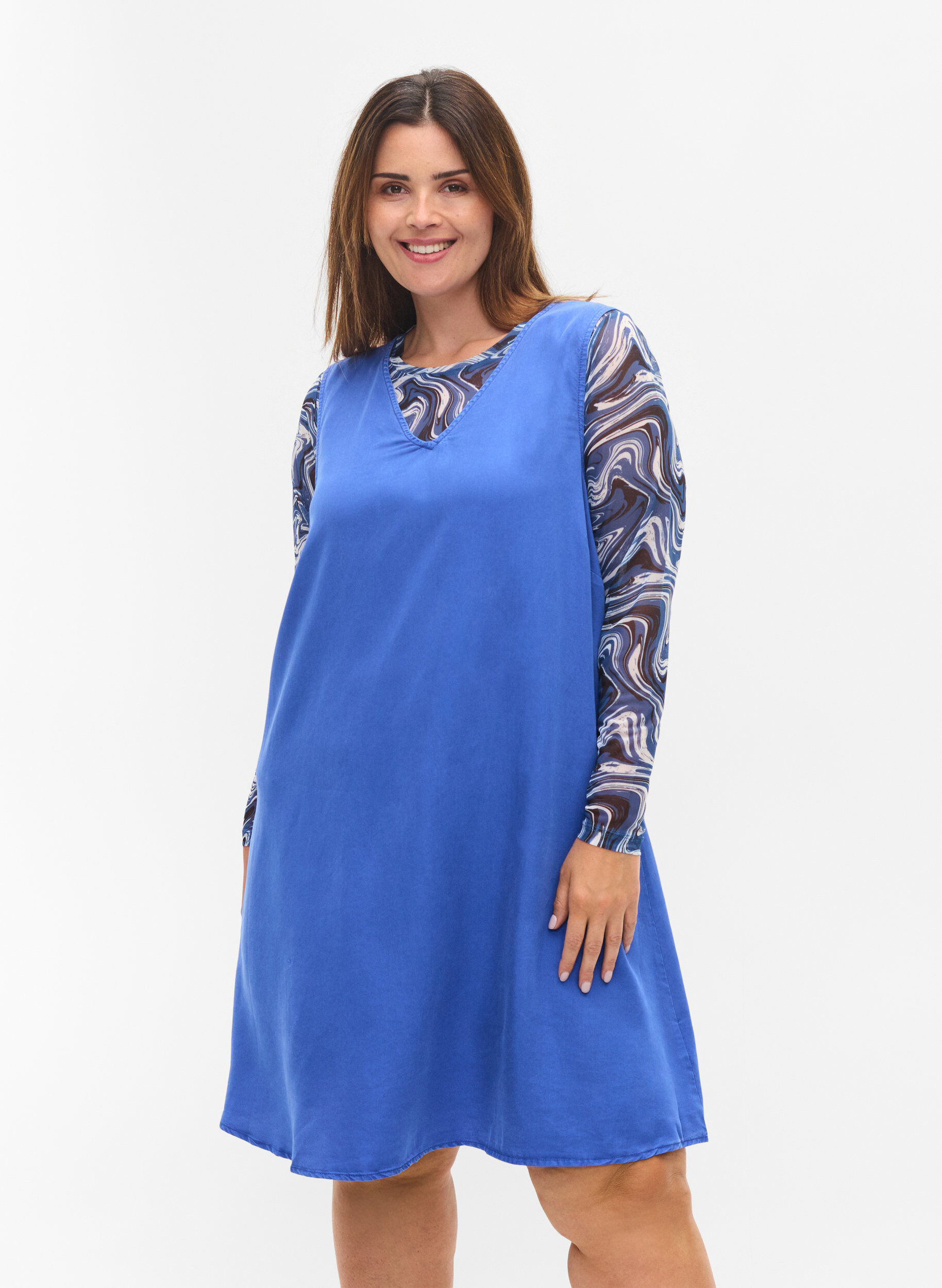 Zizzi Spencerkleid mit V-Ausschnitt, Dazzling Blue, Model image number 0