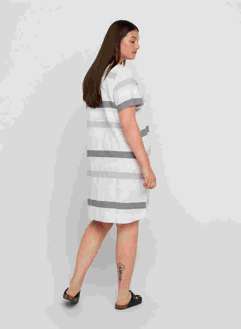 Gestreiftes Kleid mit kurzen Ärmel, White Stripe, Model image number 1