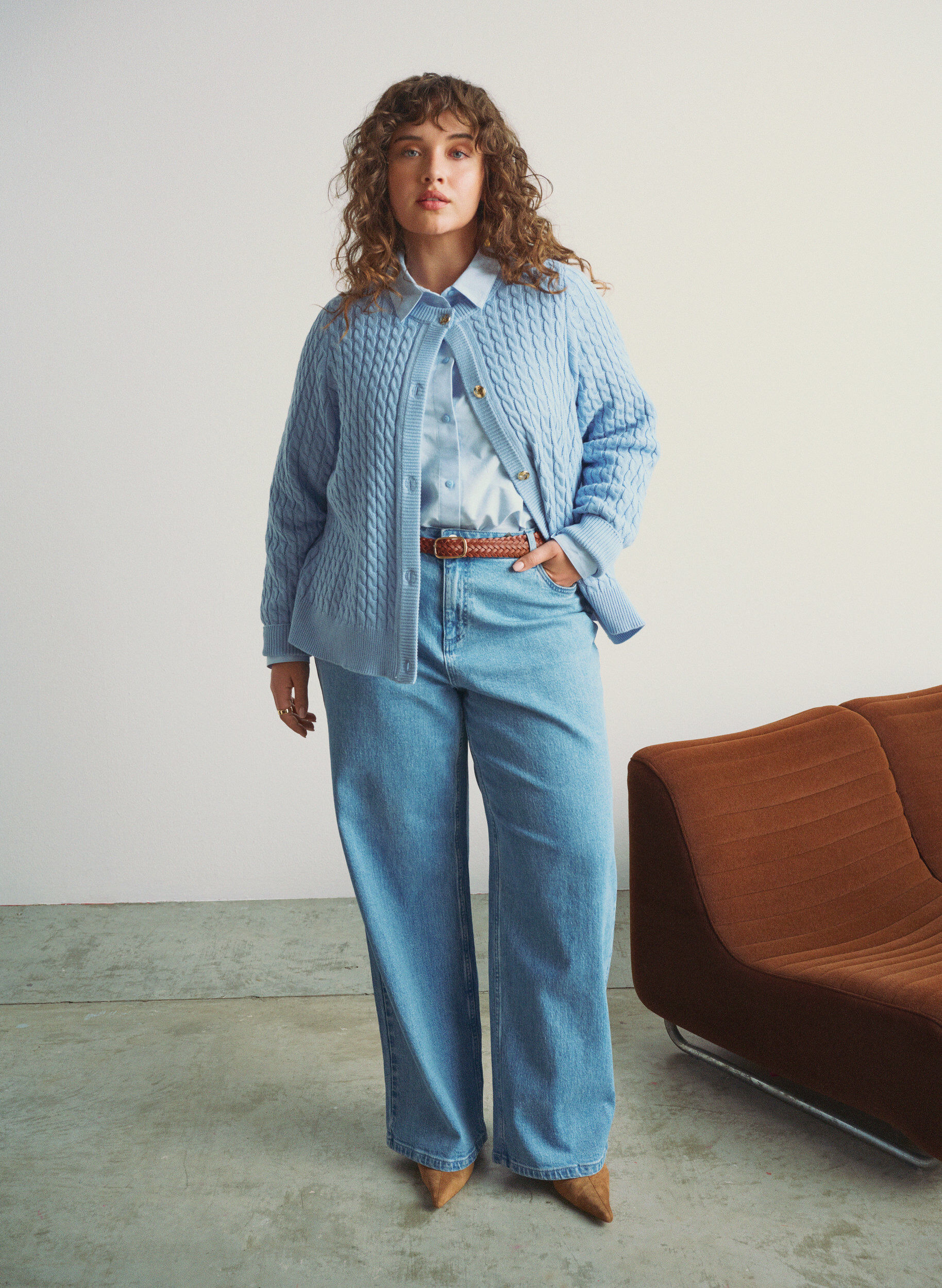 Zizzi Zopfmuster-Strickjacke mit goldenen Kn&ouml;pfen, Blau, Image image number 0