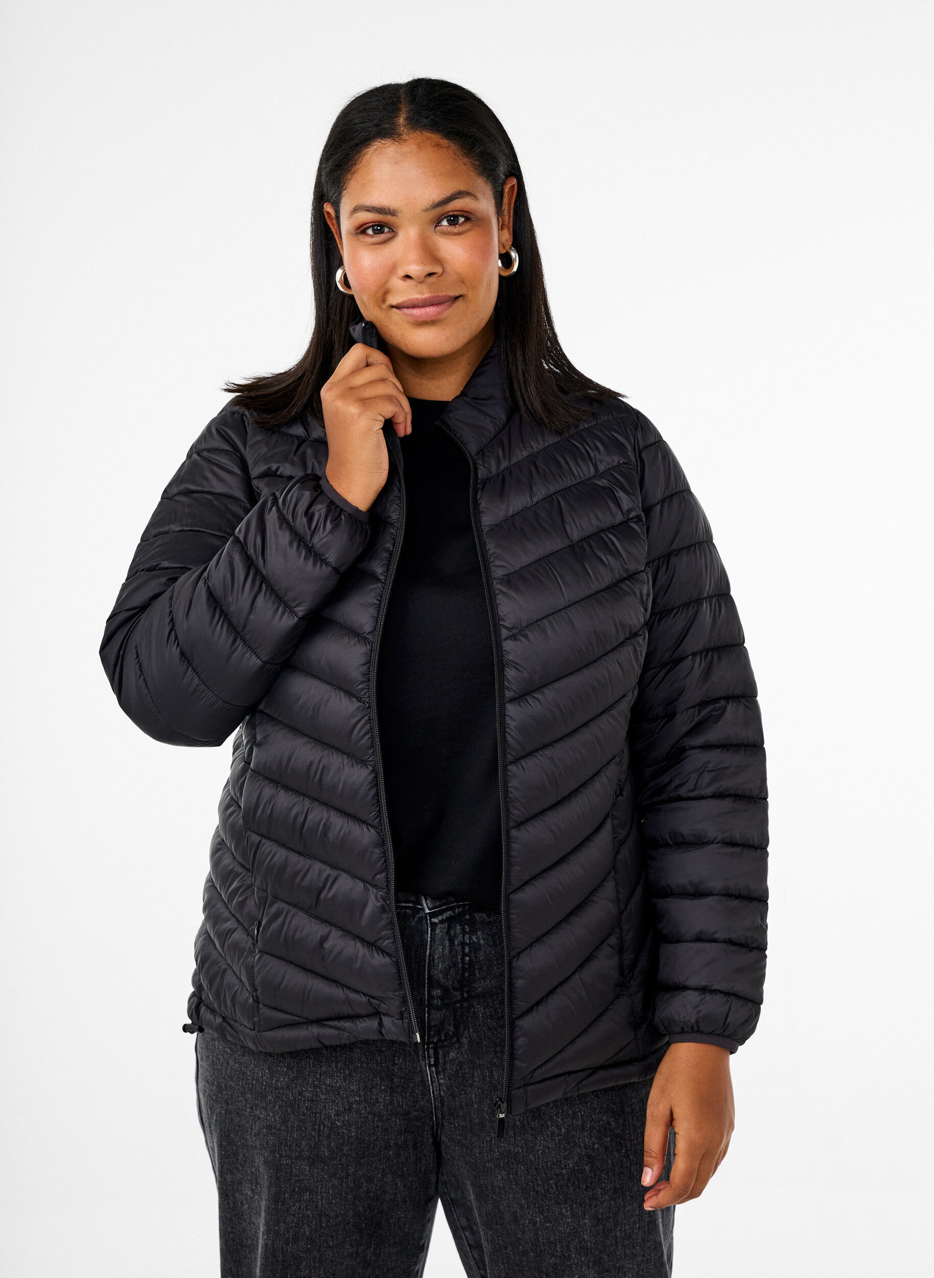 Leichte Jacke mit Taschen, Schwarz, Model