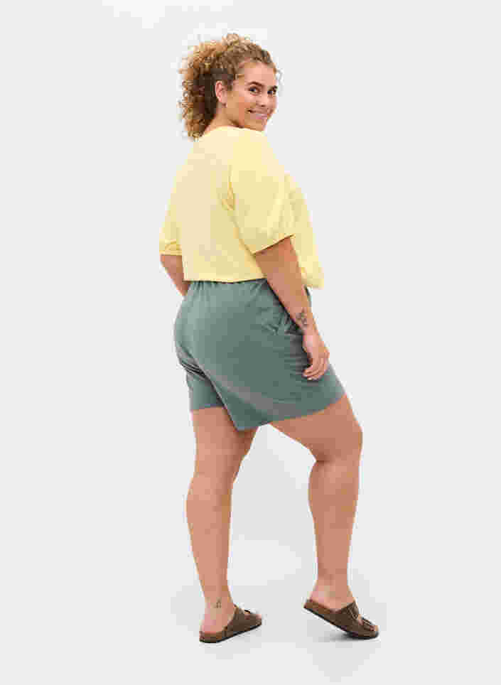 Shorts aus Baumwolle mit Taschen, Balsam Green Solid, Model image number 1