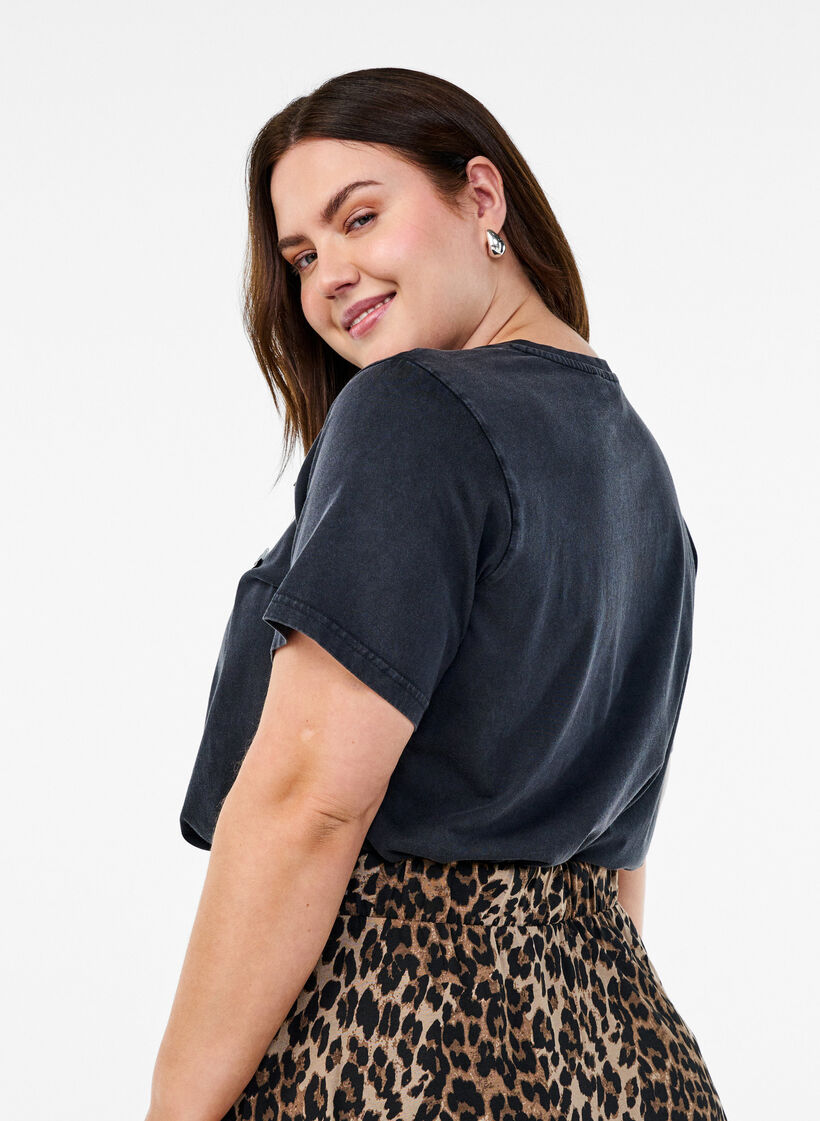 Gewaschenes T-Shirt mit Paillettenblüten, Grau, Model image number 2