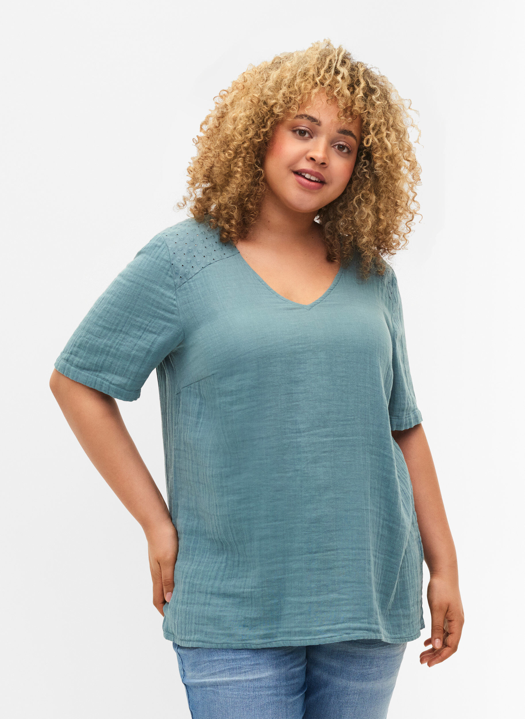 Zizzi Bluse aus Baumwolle mit Stickerei und kurzen &Auml;rmeln, Smoke Blue, Model image number 0