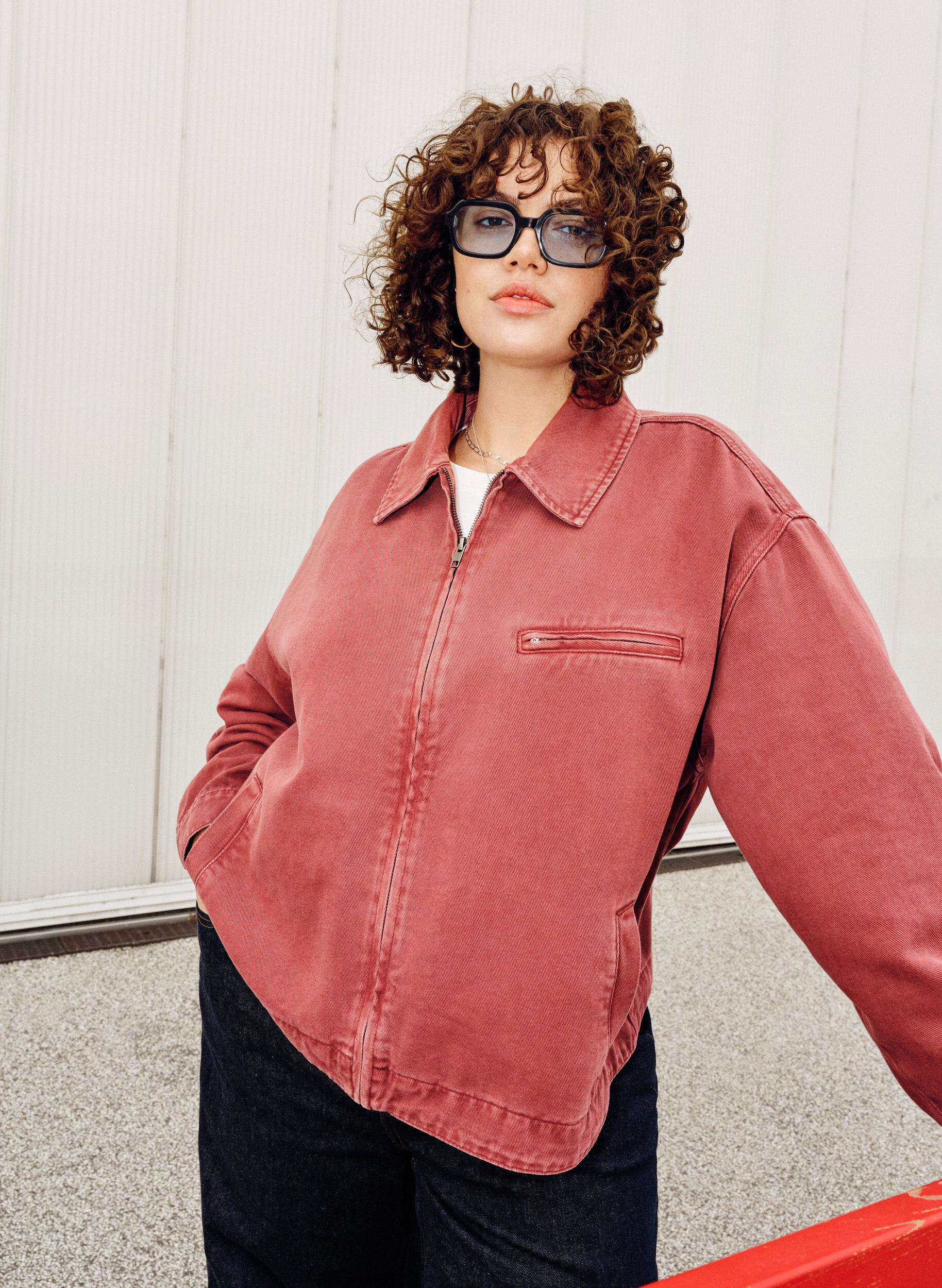 Farbige Denimjacke mit Rei&szlig;verschluss