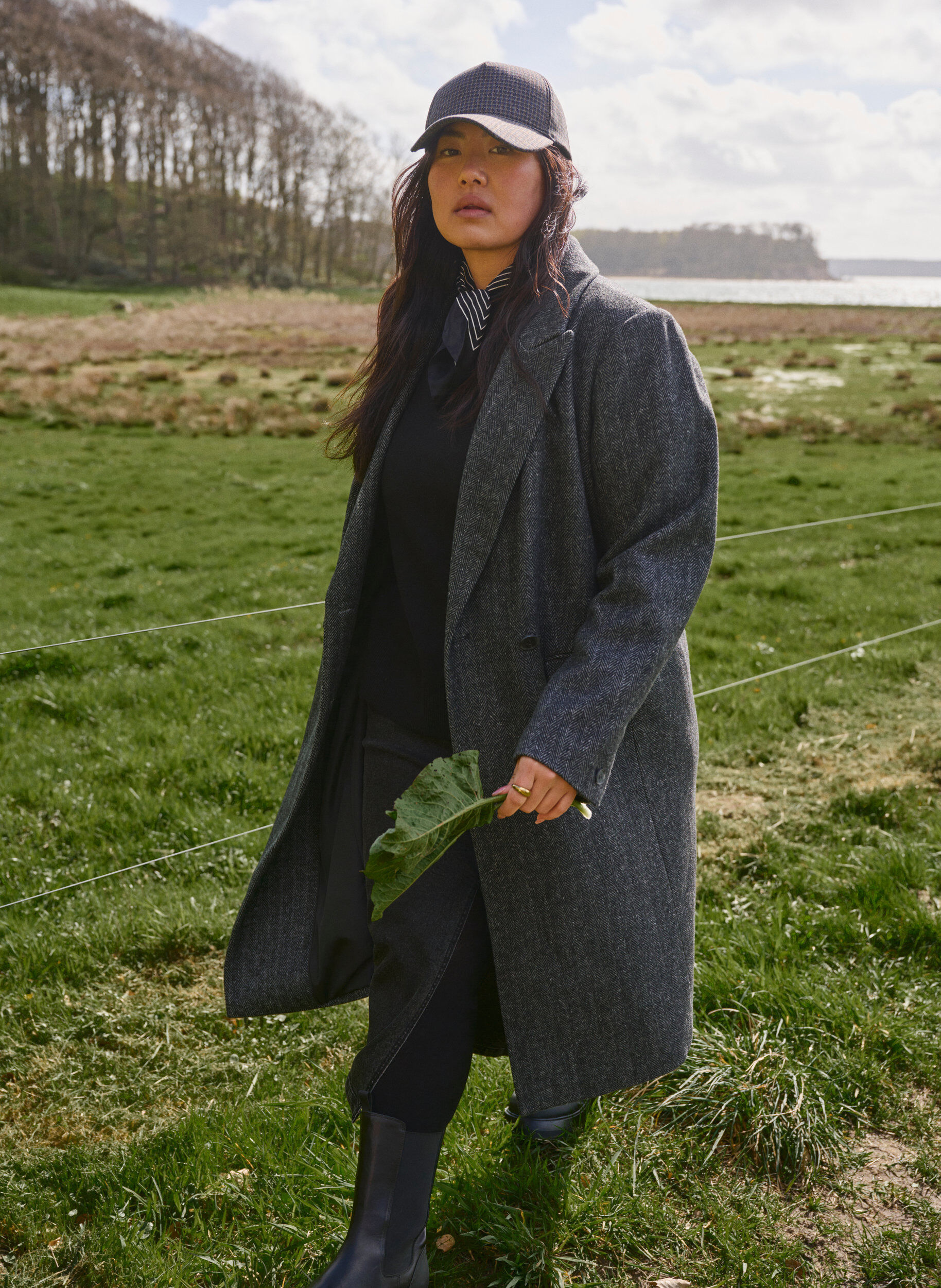 Zizzi Langer Wollmantel mit Fischgr&auml;tenmuster, Dark Grey Melange, Image image number 0