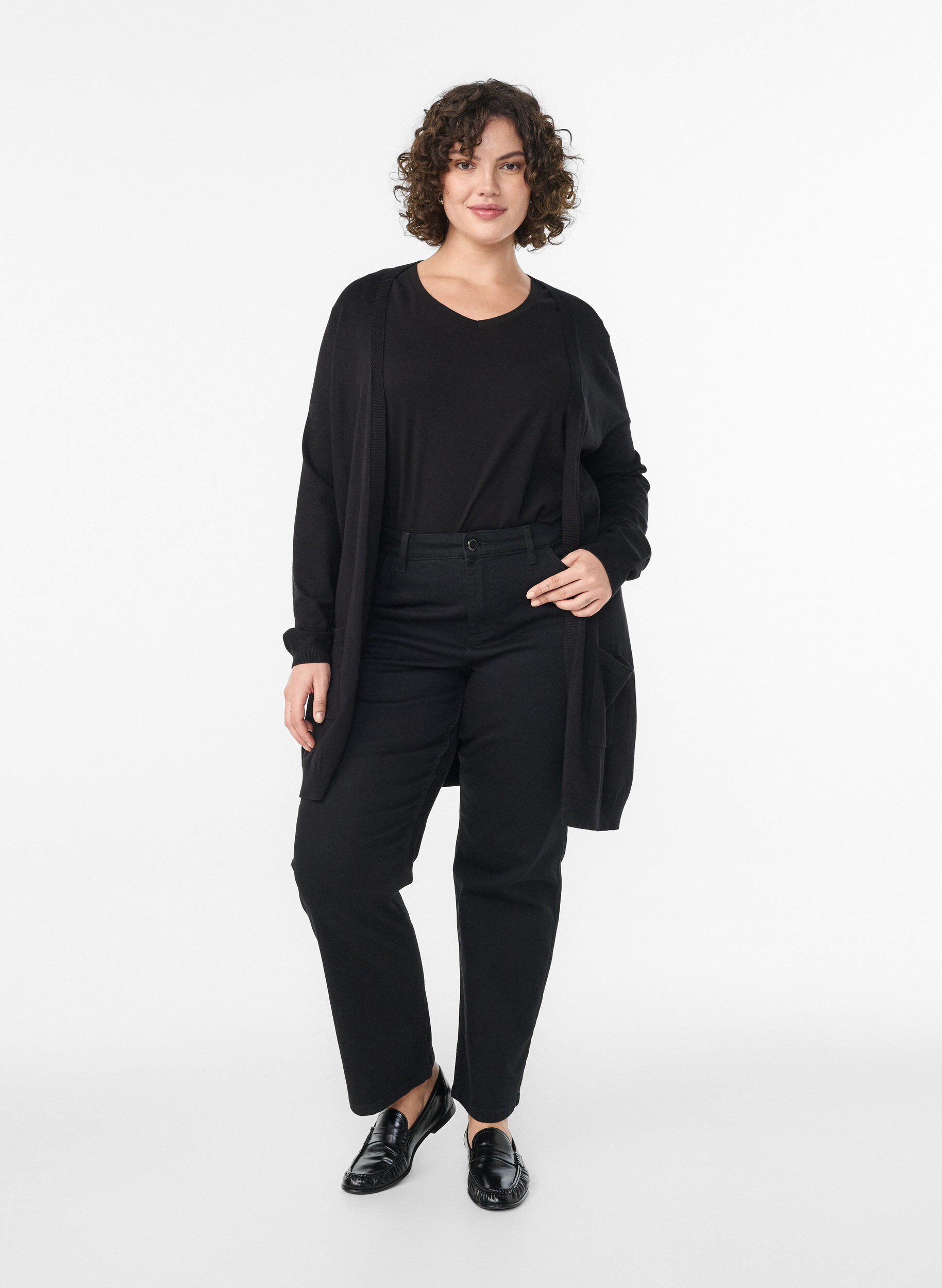 Zizzi Lange Strickjacke aus Viskose-Mischung, Schwarz, Model image number 1