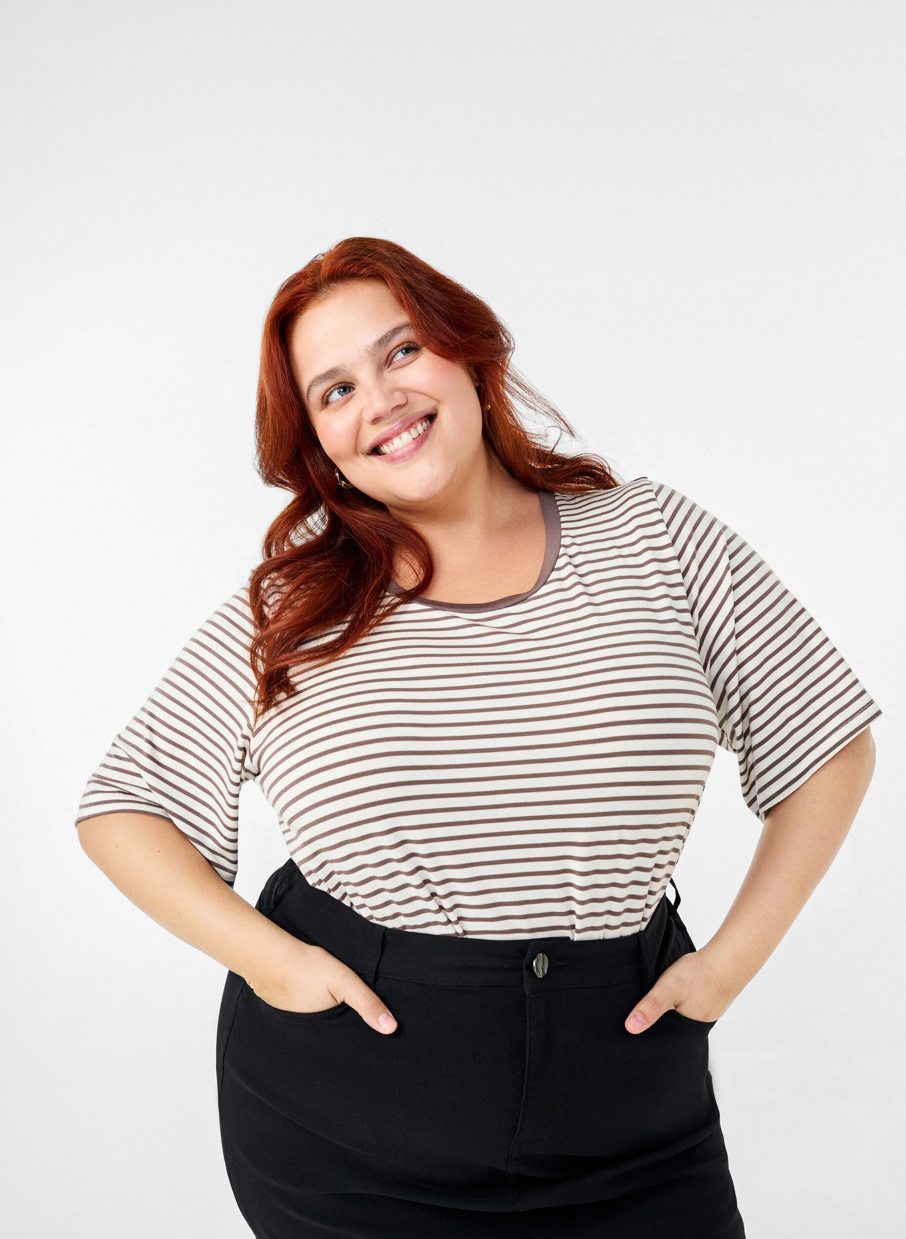 Zizzi Gestreiftes T-Shirt aus Lyocell mit Rundhalsausschnitt, Braun, Image image number 0