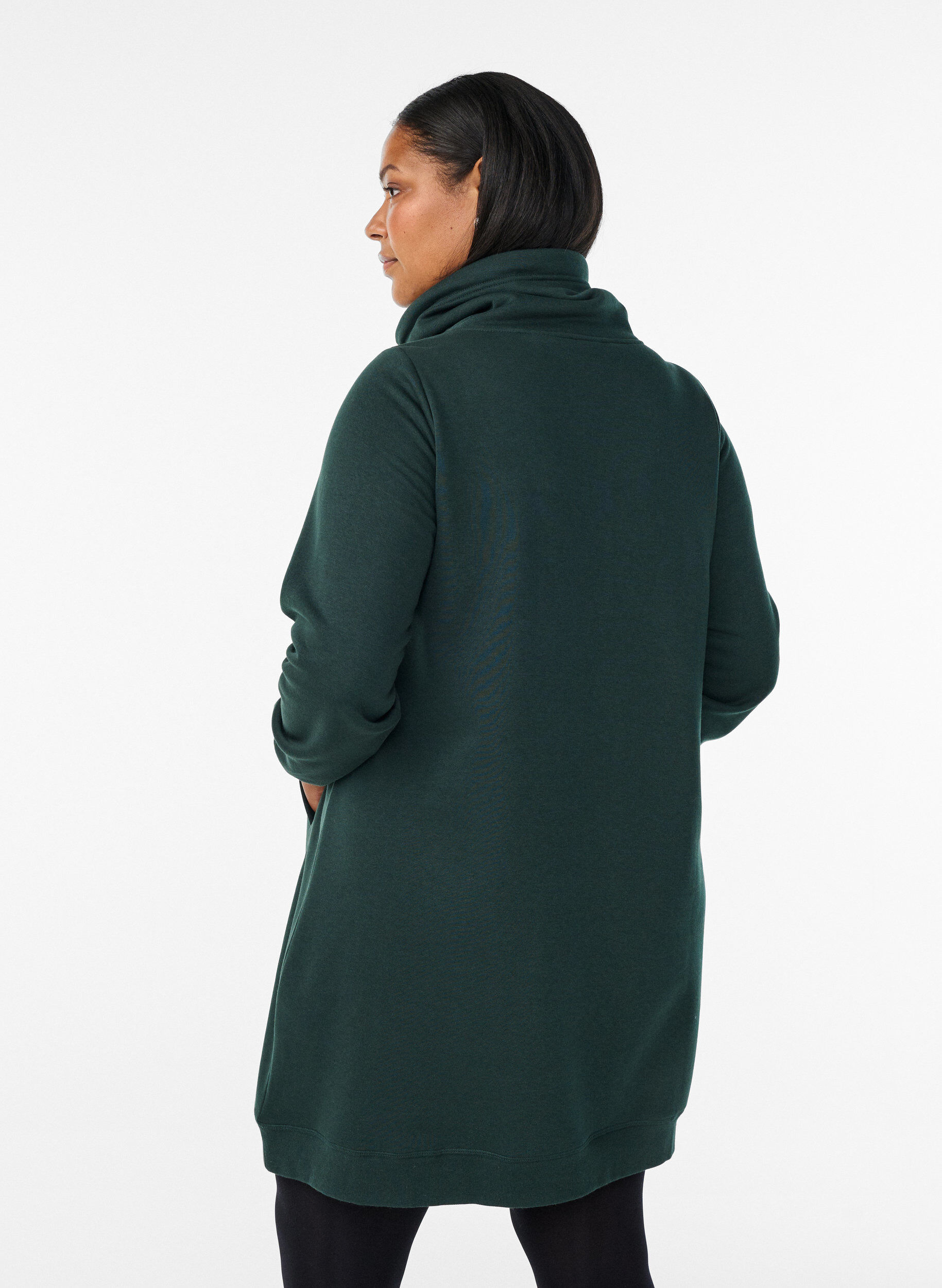 Zizzi Kurzes Sweatshirtkleid mit Stehkragen und Taschen, Gr&uuml;n, Model image number 2
