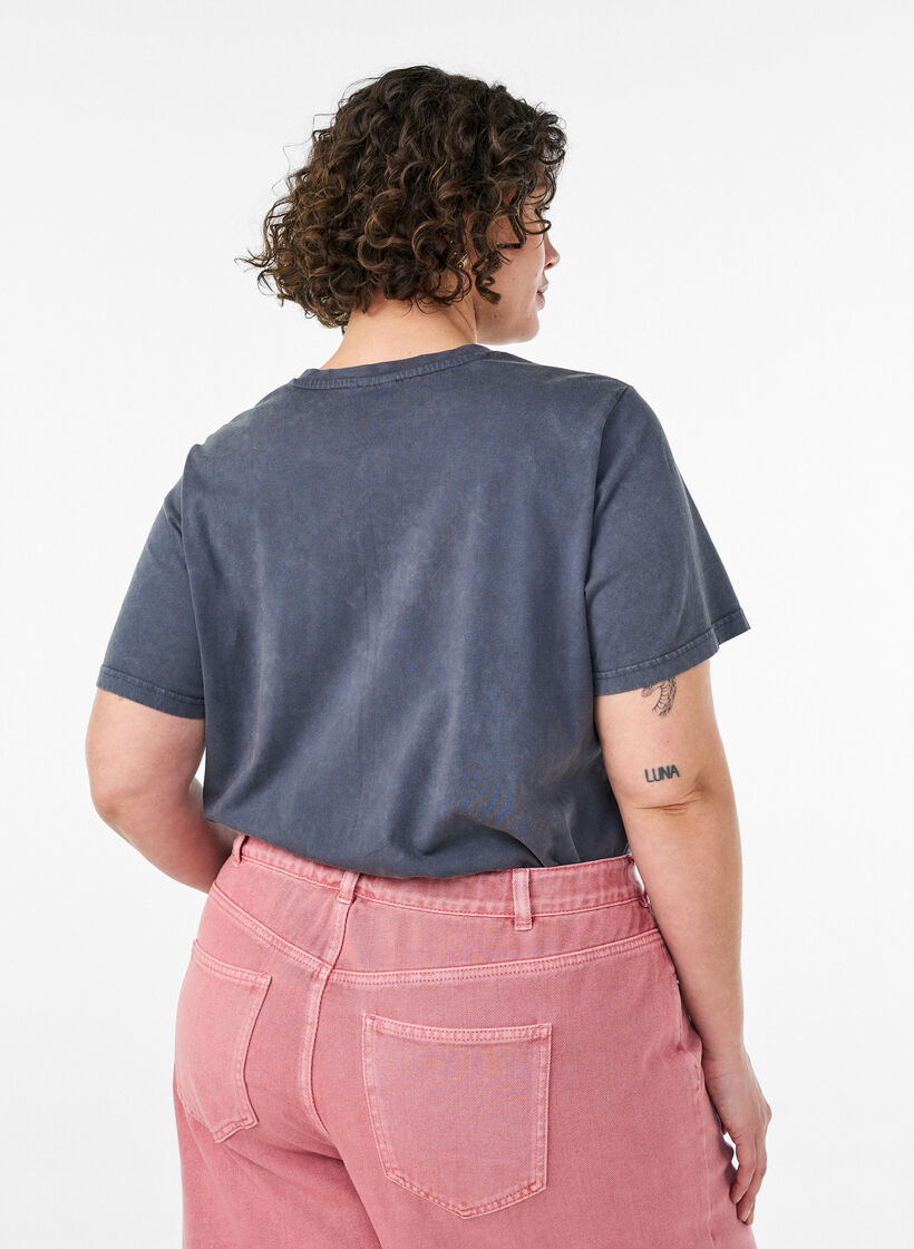 Baumwoll-T-Shirt mit Frontprint und gewaschener Optik, Grau, Model image number 2