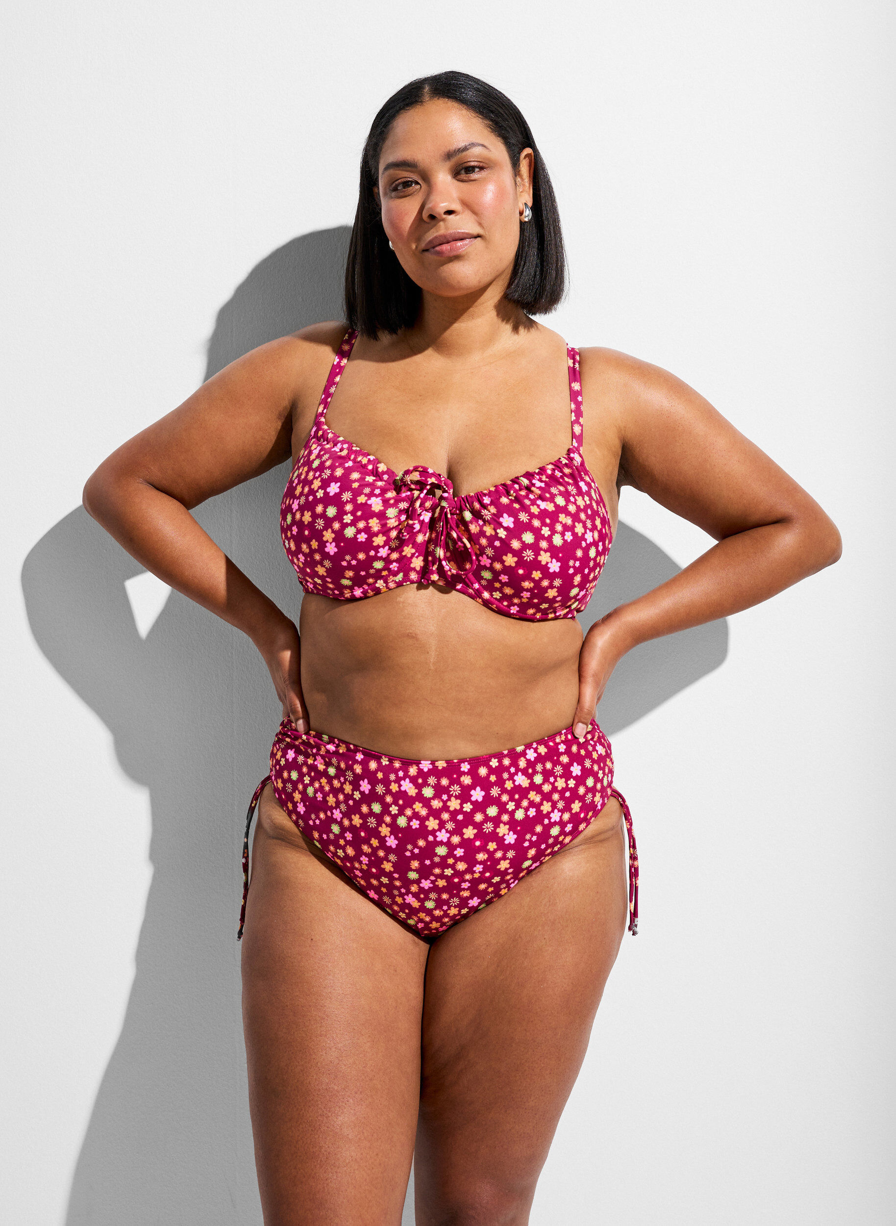 Zizzi Bikini Top mit B&uuml;gel und Tr&auml;gern zum Binden, Rot, Model image number 1