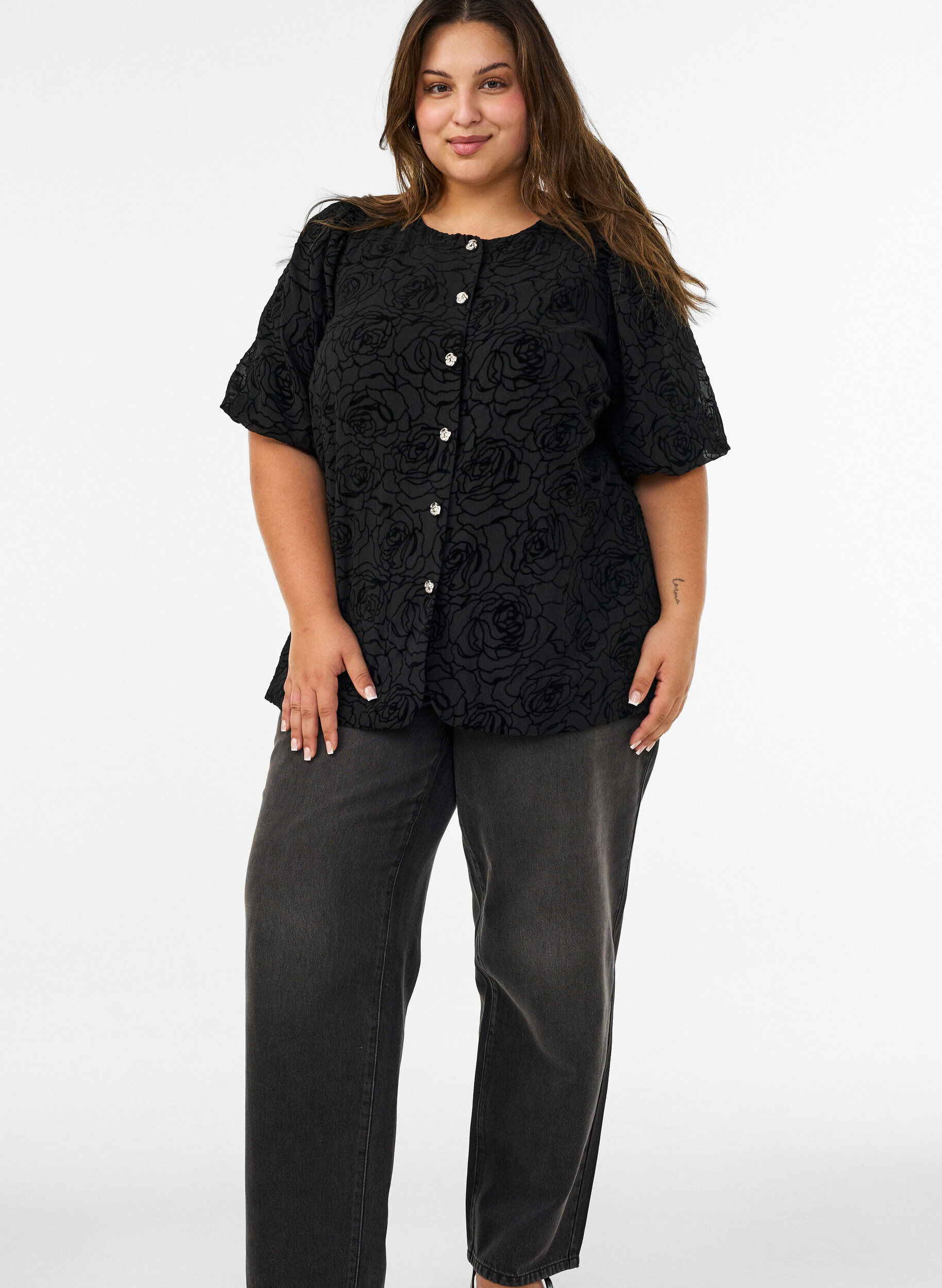 ZizziGebl&uuml;mte Bluse mit Ballon&auml;rmeln, Schwarz, Model image number 1