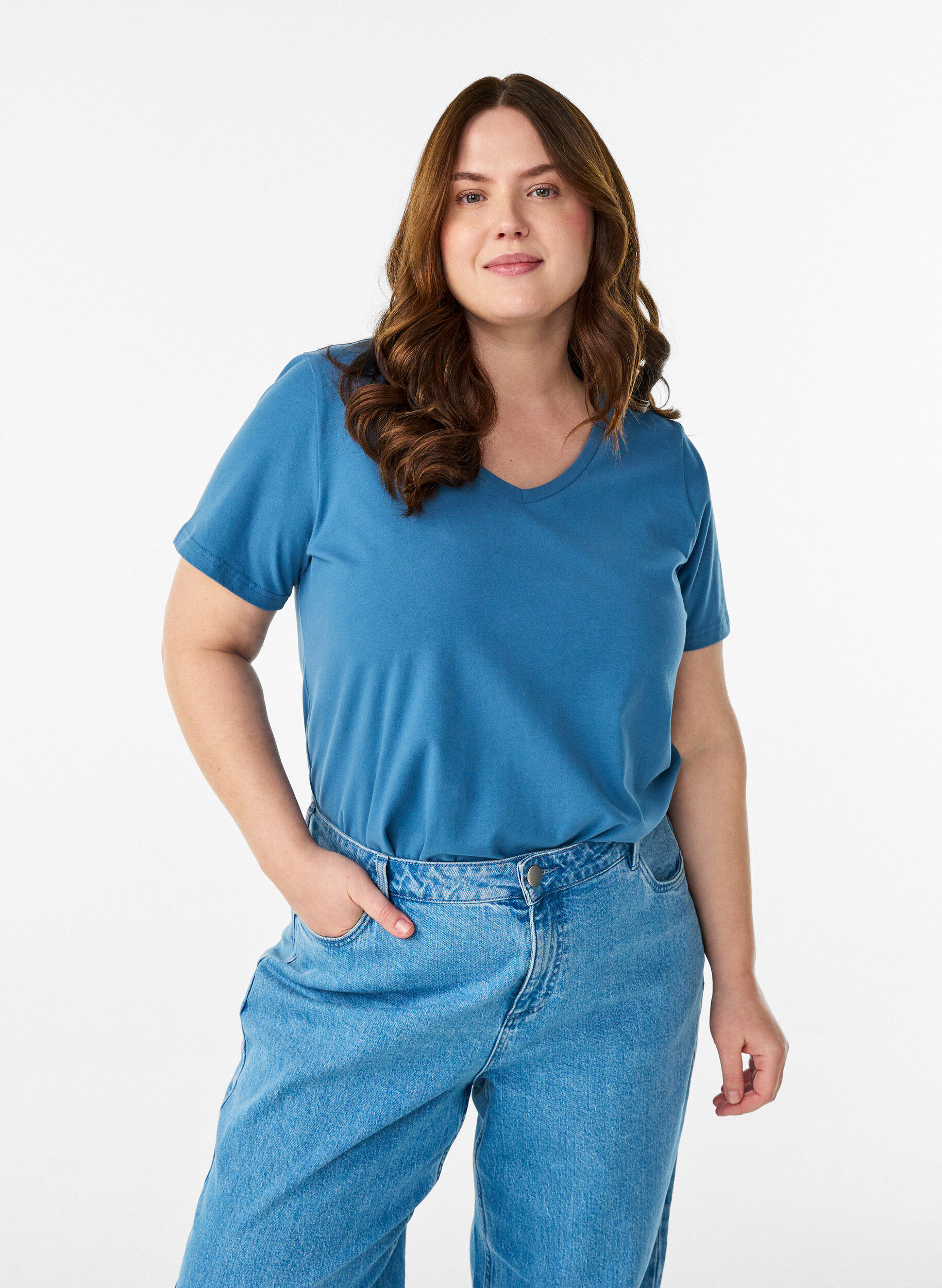 Einfarbiges Basic-T-Shirt aus Baumwolle, Grau, Model