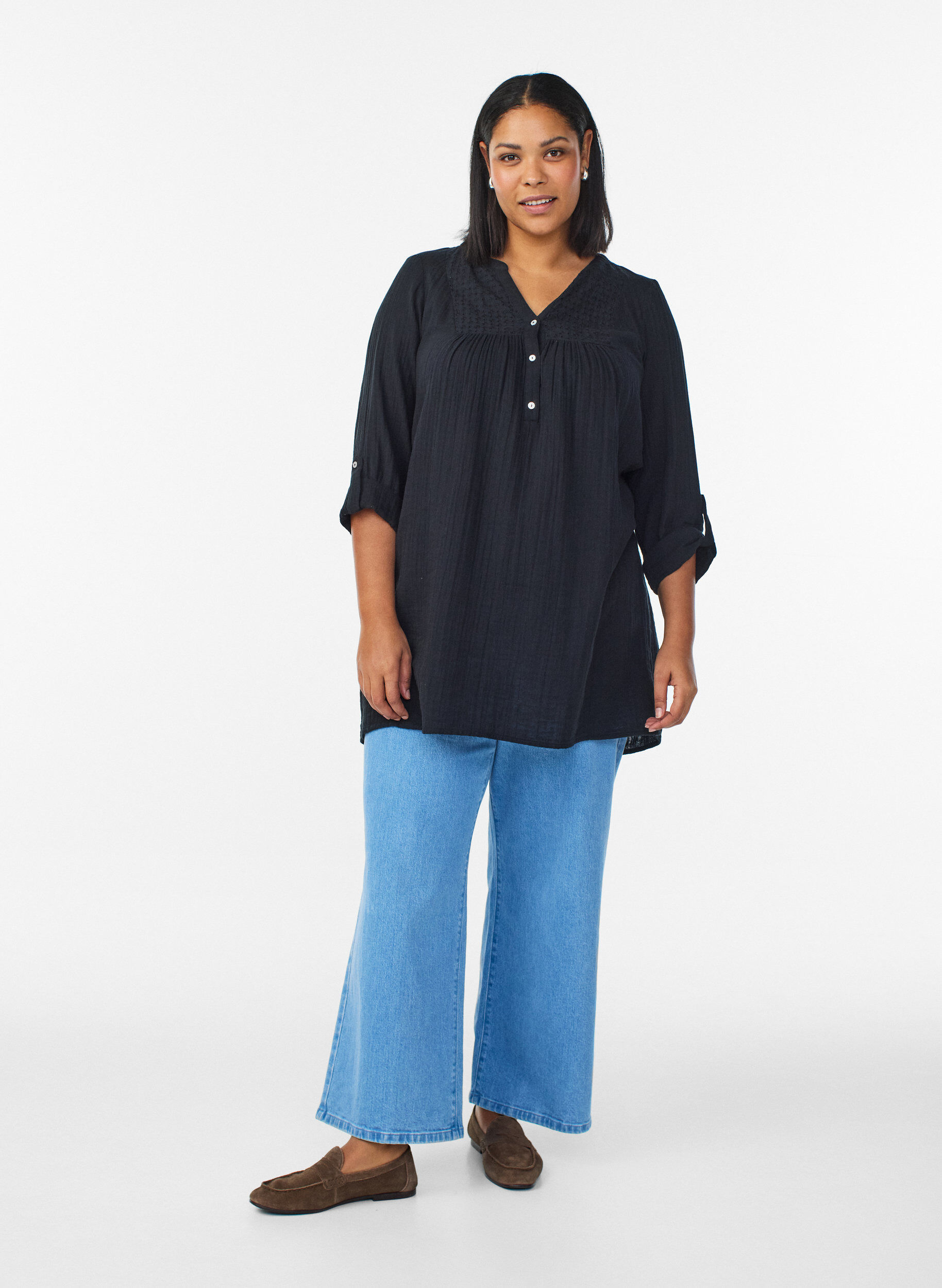 Zizzi Tunika aus Baumwollmusselin mit Broderie Anglaise, Schwarz, Model image number 1