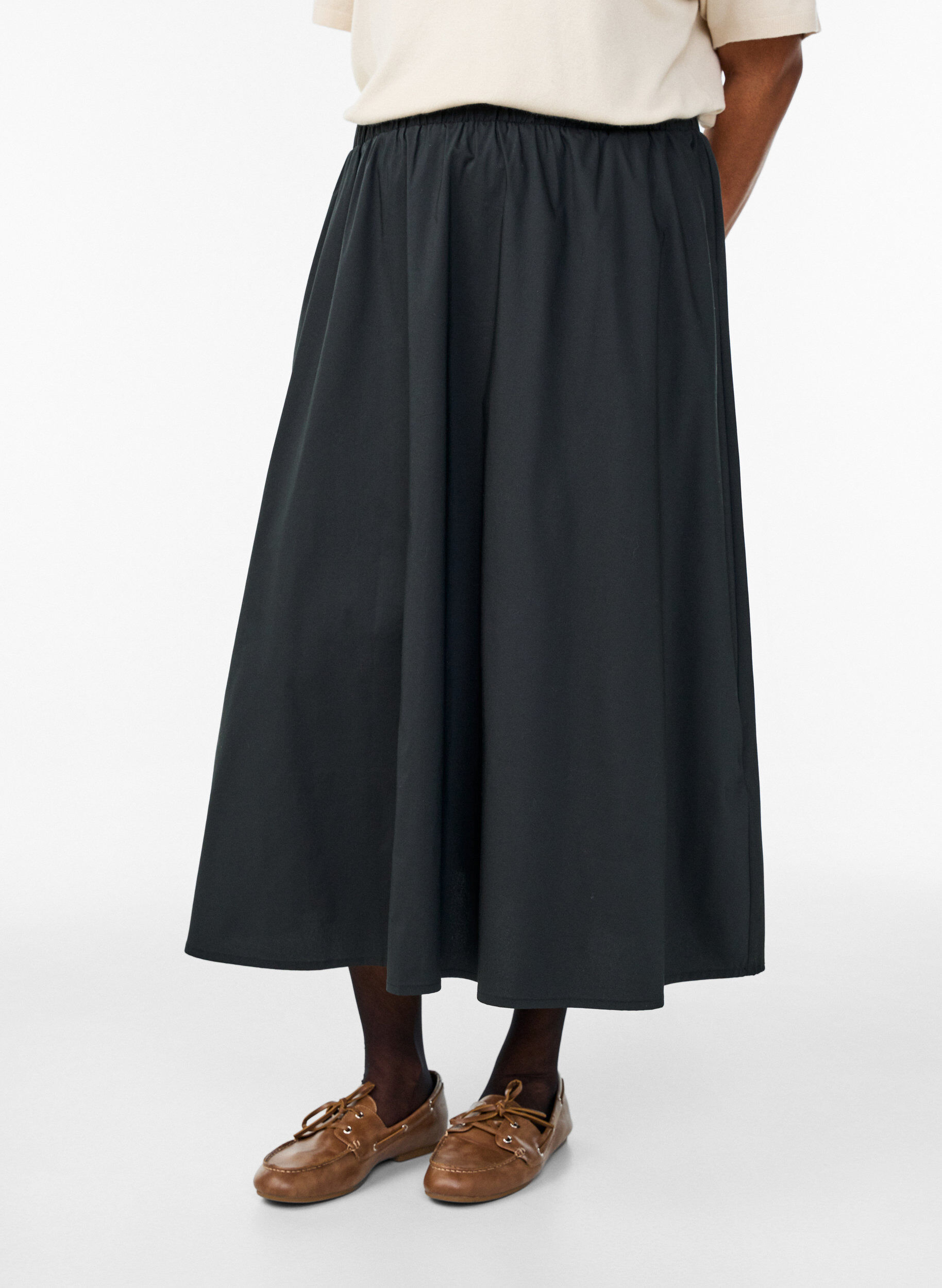 Zizzi Feinstrick-Poloshirt mit kurzen &Auml;rmeln, Beige, Model image number 2